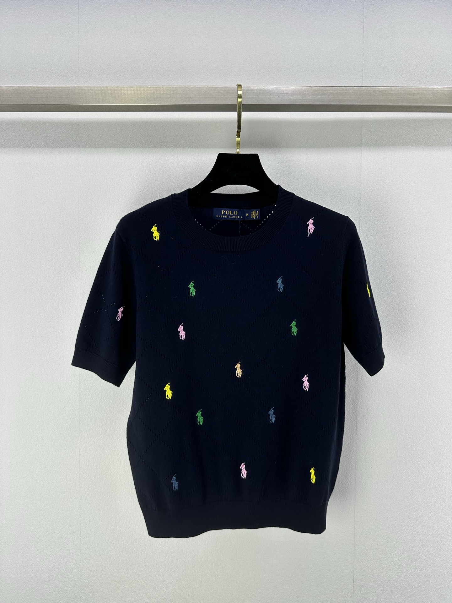 NO:326981,New details on Rl* 25 Spring and summer new diamond embroidery short sleeves Macaron color embroidery Classic style high-end and fashionable versatile items 3 colors 3 codes SML, T-shirt, alexander wang19860909Rl*上新细节 25 春夏新款菱格刺绣短袖 马卡龙配色刺绣 经典版型高级又时髦 百搭单品 3色3码SML,,T-shirt,alexander wang,Women's clothing