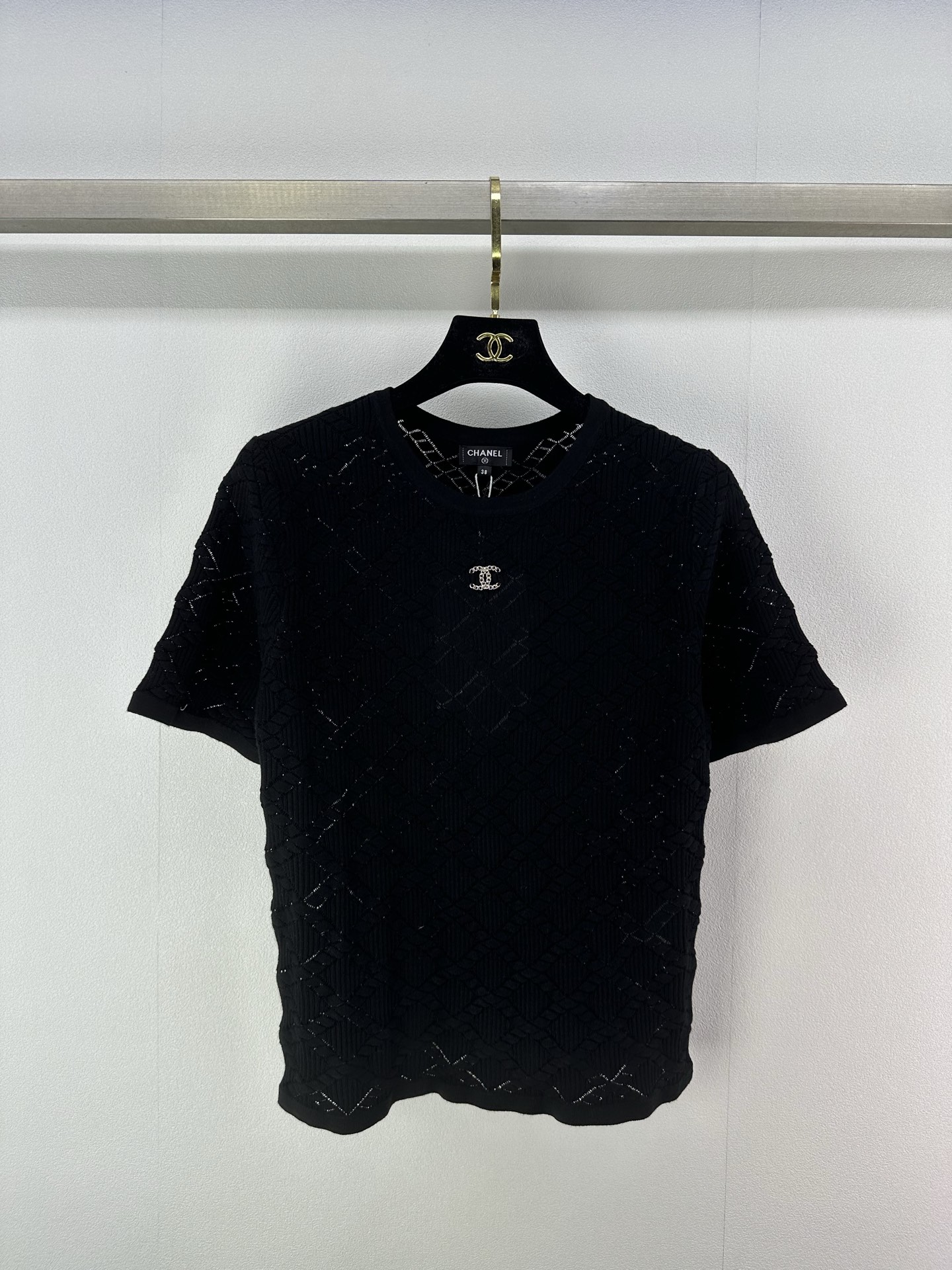 NO:326968,Chane* new details 25 spring and summer new knitted round neck diamond short sleeve diamond hoof flower craft classic brand double c letter logo decoration simple fashionable and versatile 3 colors 3 code SML, chanel, T-shirt, alexander wang19860909Chane*上新细节 25 春夏新款针织圆领菱格短袖 菱格蹄花工艺 经典品牌双c字母logo装饰 简约时髦百搭 3色3码SML,,chanel,T-shirt,alexander wang,Women's clothing