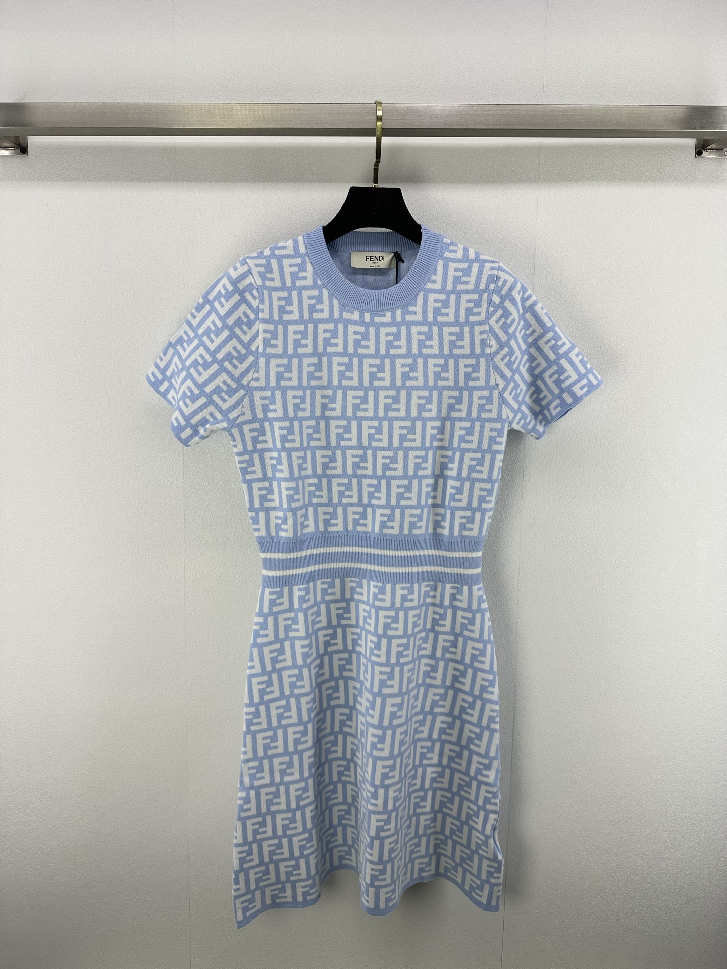 NO:327708,Fend* new details 25 Summer new double F short-sleeved dress The whole brand element hem lace design is not picky at all. The upper body is eye-catching retro and fashionable girl. 3 colors and 3 sizes SML, fendi, skirts, T-shirt, alexander wang19860909Fend*上新细节 25 夏季新款双F短袖连衣裙 整件品牌元素下摆花边设计上身完全不挑人 上身吸睛复古又时髦少女 3色3码SML,,fendi,skirts,T-shirt,alexander wang,Women's clothing