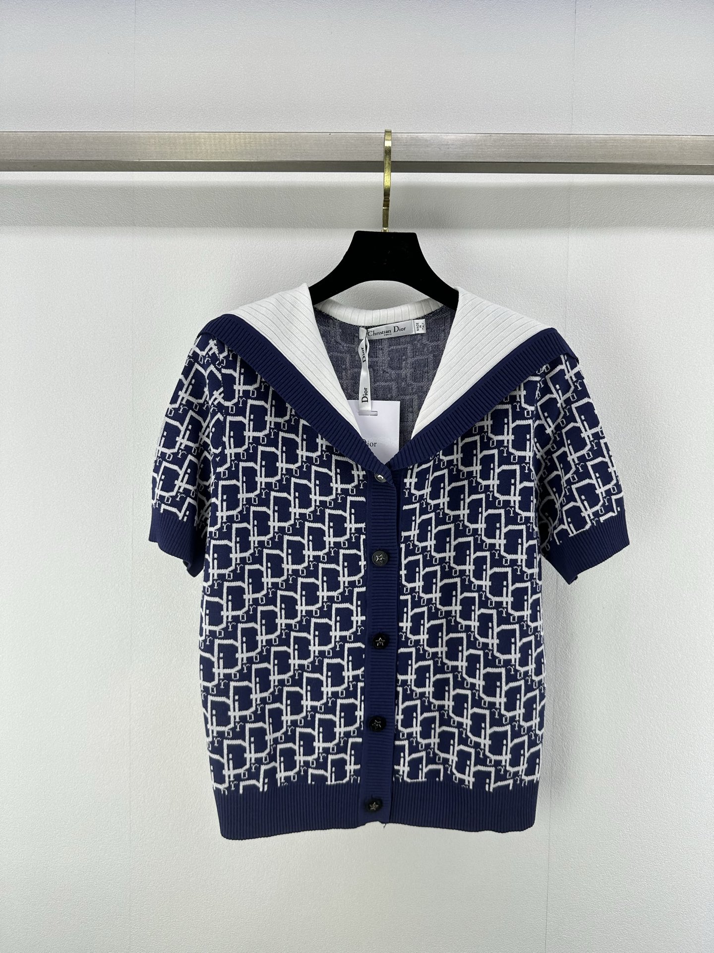 NO:327717,Dio* new details 25 summer new navy neck short sleeve navy neck shawl custom five-pointed star button jacquard logo embroidery classic fashion versatile age-reducing temperament 3 colors 3 codes SML, dior, T-shirt, shawls, alexander wang19860909Dio*上新细节 25 夏季新款海军领短袖 海军领披肩 定制五角星纽扣 提花logo刺绣经典时尚百搭 减龄又气质 3色3码SML,,dior,T-shirt,shawls,alexander wang,Women's clothing