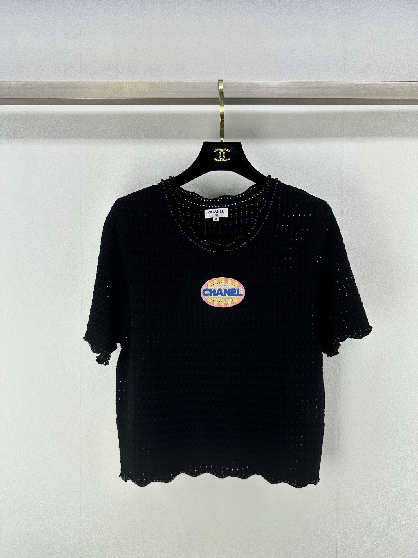 NO:327699,Chane* New details 25 New summer hollow beaded short sleeves neck beaded edge design Positioning Zhangzi logo logo body hollow and thin, versatile and not picky 3 colors 3 codes SML, chanel, T-shirt, alexander wang19860909Chane* 上新细节 25 夏季新款镂空钉珠短袖 领口串珠包边设计 定位章仔logo徽标 衣身镂空又轻薄 百搭不挑人 3色3码SML,,chanel,T-shirt,alexander wang,Women's clothing