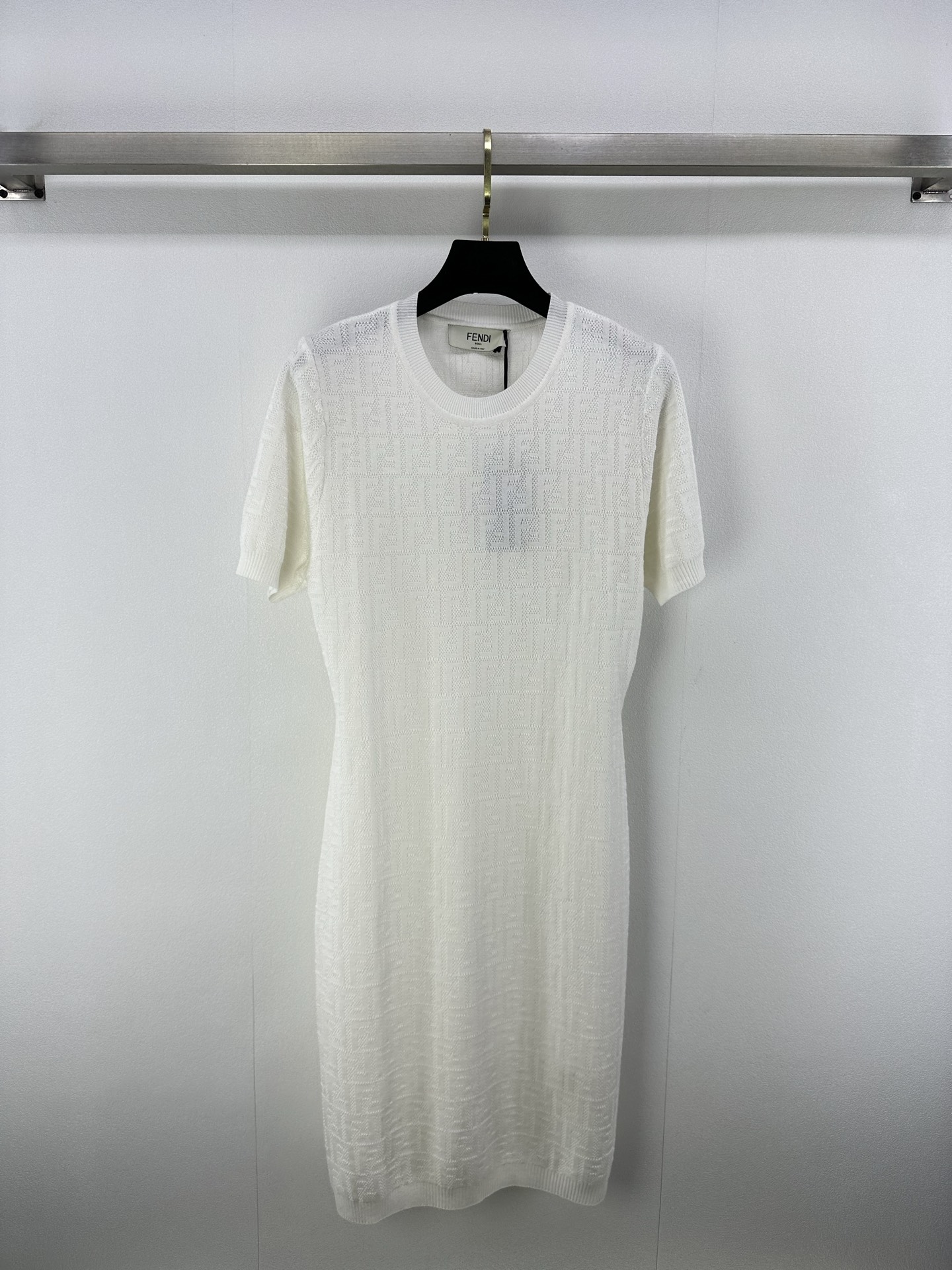 NO:409914,Fend* new details 25 spring and summer new knitted round neck short-sleeved skirt classic brand double F presbyterian logo jacquard decoration waist design covers flesh to make you look slimming light luxury high-end fashionable and versatile. 3 colors and 3 sizes SML, fendi, skirts, T-shirt, alexander wang19860909Fend*上新细节 25 春夏新款针织圆领短袖裙 经典品牌双F老花logo提花装饰 收腰设计遮肉显瘦 轻奢高级时髦百搭 . 3色3码SML,,fendi,skirts,T-shirt,alexander wang,Women's clothing