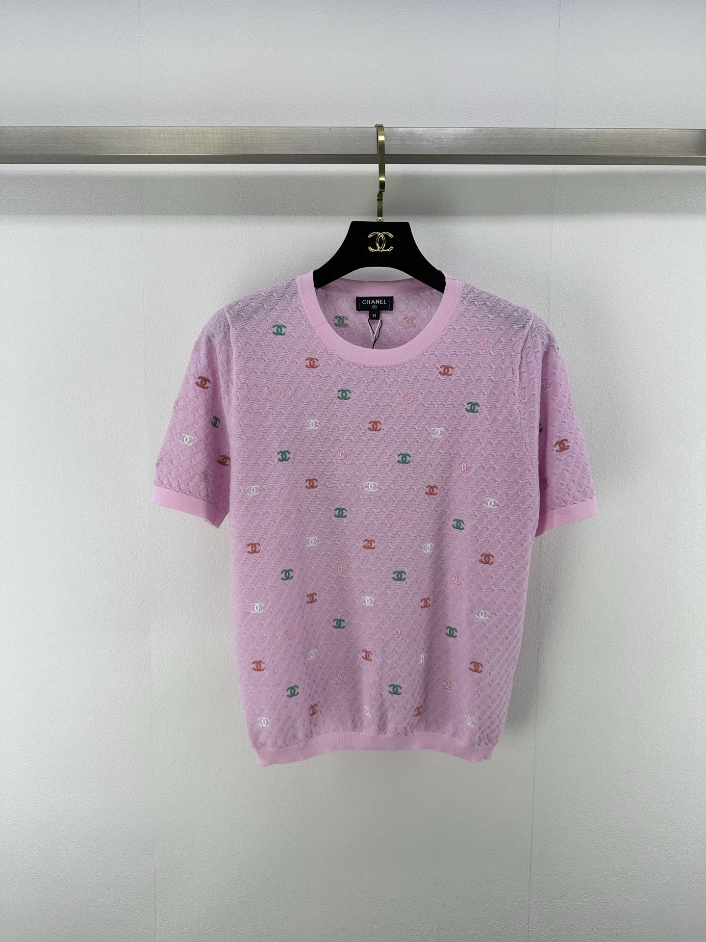 NO:331926,Chane* new details 25 spring and summer new knitted round neck macaron embroidery short sleeves Heavy industry classic double c letter logo color embroidery decoration Simple high-end fashionable light luxury versatile 3 colors 3 codes SML, chanel, T-shirt, alexander wang19860909Chane*上新细节 25 春夏新款针织圆领马卡龙刺绣短袖 重工经典双c字母logo彩色刺绣装饰 简约高级时髦轻奢百搭 3色3码SML,,chanel,T-shirt,alexander wang,Women's clothing