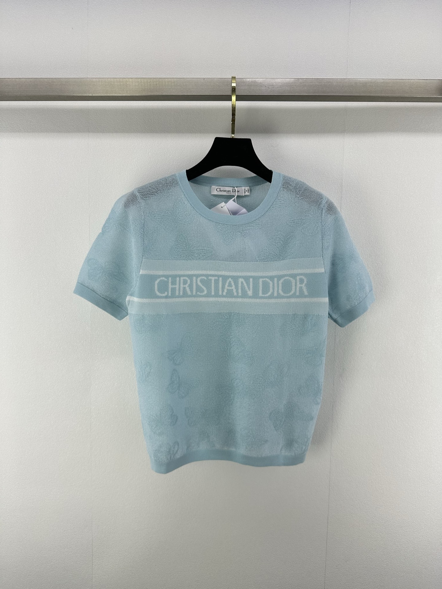 NO:331892,New details on Dio* 25 Spring and summer new knitted round neck dark flower butterfly short sleeves butterfly jacquard decoration Classic brand letter logo contrast jacquard embellishment high-end fashionable light luxury versatile 3 colors 3 code SML, dior, T-shirt, alexander wang19860909Dio*上新细节 25 春夏新款针织圆领暗花蝴蝶短袖 蝴蝶提花装饰 经典品牌字母logo撞色提花点缀 高级时髦轻奢百搭 3色3码SML,,dior,T-shirt,alexander wang,Women's clothing