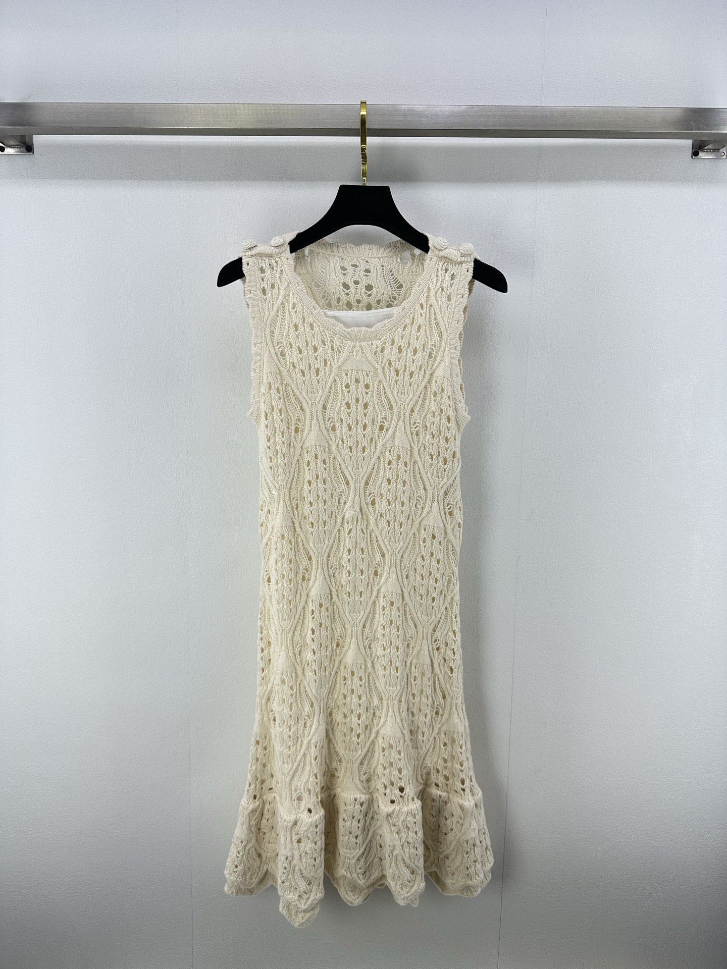 NO:331907,Dio* new details 25 Spring and summer new two-piece set of hollow textured vest skirt Customized YB pair yarn weaving soft texture comfortable shoulder decoration with same color buttons exquisite and fashionable whole piece hollow tailoring matched with silk lining Comfortable temperament No inner wear Sexy temperament Two pieces to create different styles 1 color 3 size SML, dior, skirts, alexander wang19860909Dio*上新细节 25 春夏新品两件套镂空纹理背心裙 定制YB对版纱线织造 质感软糯舒适 肩部饰以同色纽扣装饰 精致洋气 整件镂空剪裁 搭配丝质里衬 气质舒适 不穿内搭 性感气质 两件搭配打造不同风格 1色3码SML,,dior,skirts,alexander wang,Women's clothing