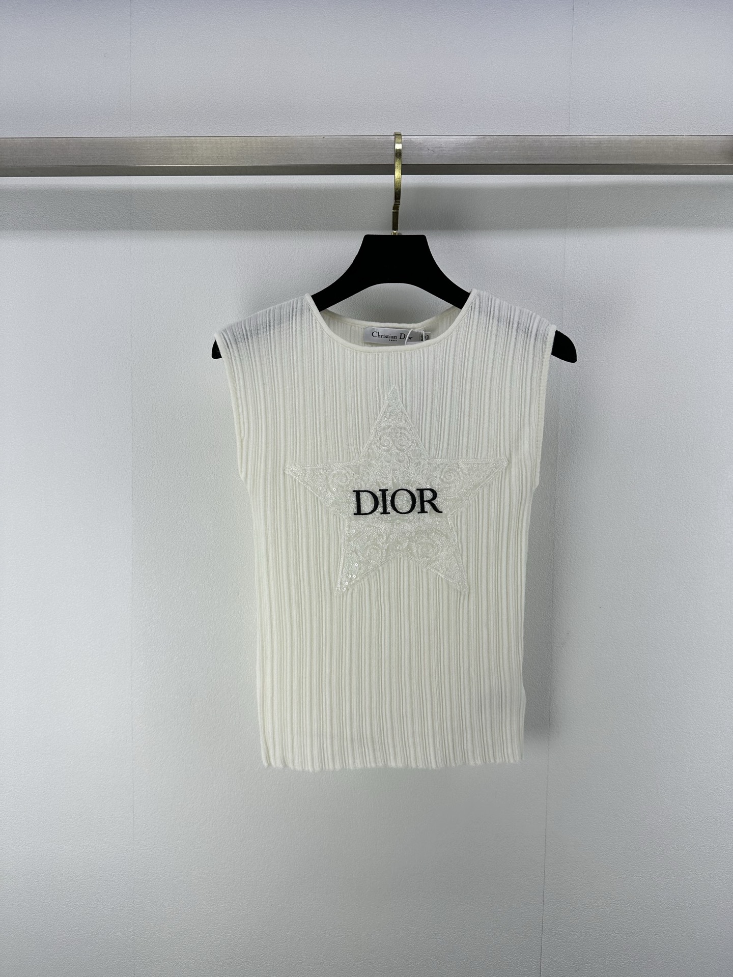 NO:334517,New details on Dio* 25 Spring and summer new knitted five-pointed star vest classic lucky star alphabet piece logo embroidery decoration vertical stripe texture slimming high-end fashionable and versatile 3 colors 3 codes SML, dior, alexander wang19860909Dio*上新细节 25 春夏新款针织五角星背心 经典幸运星字母珠片logo刺绣装饰 竖条纹纹理显瘦 高级时髦百搭 3色3码SML,,dior,alexander wang,Women's clothing