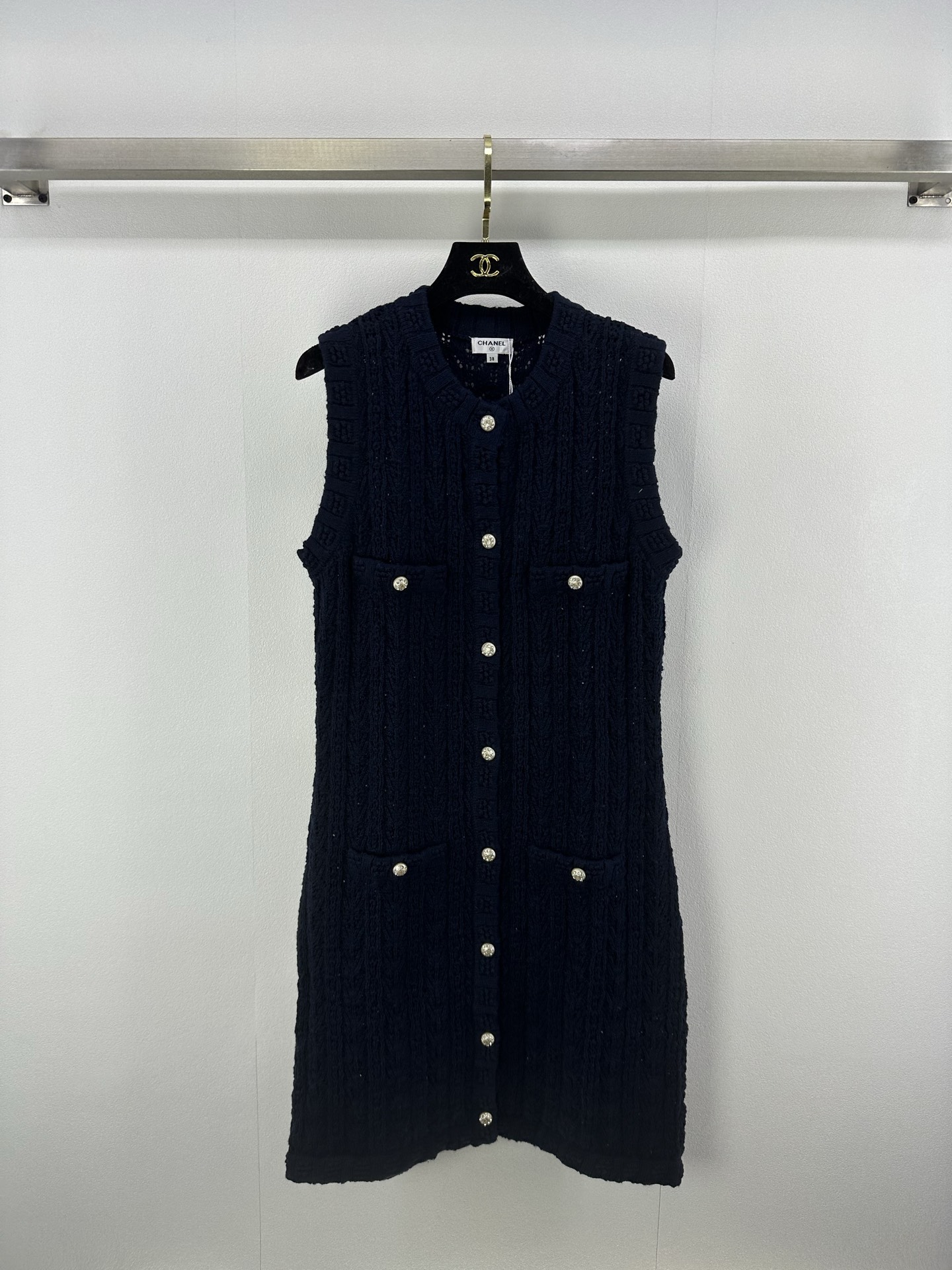 NO:334770,Chane* new details 25 New summer classic knitted vest skirt Selected delicate fabrics Soft and skin-friendly Delicate woven texture Rich layers Metal button embellishment Full texture Double C logo Low-key luxury Pocket design is practical and beautiful Show elegant style 3 colors 3 codes SML, chanel, skirts, alexander wang19860909Chane*上新细节 25 夏季新款经典针织马甲背心裙 甄选细腻面料 触感柔软亲肤 精致编织纹理 层次丰富 金属纽扣点缀 质感十足 双C标识低调奢华 口袋设计实用又美观 尽显优雅格调 3色3码SML,,chanel,skirts,alexander wang,Women's clothing