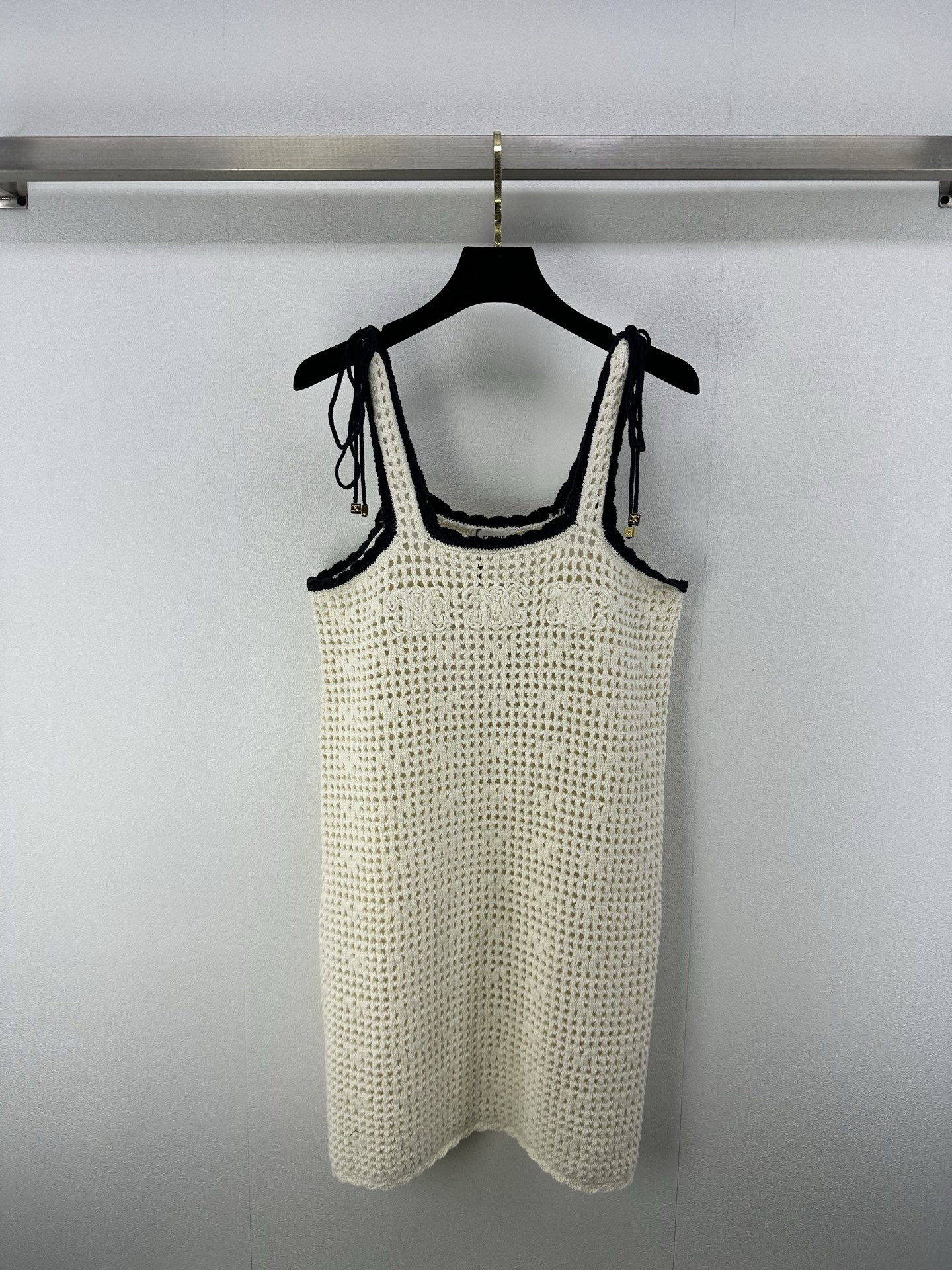 NO:334056,Celine New details 25 New summer hollow suspender vest skirt shoulder lace metal logo fashionable light breathable fashion hollow design, showing elegant collarbone, a must-have item for cool summer. 1 color 3 SML, celine, skirts, alexander wang19860909Celine 上新细节 25 夏季新款镂空吊带背心裙 肩部系带 金属logo时髦轻盈透气 时尚镂空设计,展现优雅锁骨,清凉一夏的必备单品. 1色3码SML,,celine,skirts,alexander wang,Women's clothing