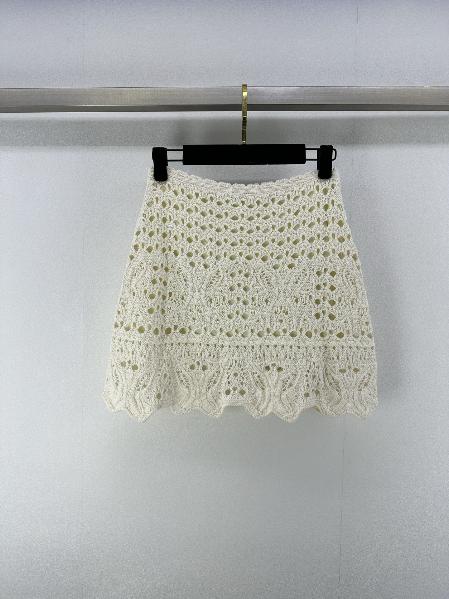 NO:334053,Dio* new details 25 New summer hand-hook short sleeve short skirt suit Customized YB silk yarn weaving delicate texture Skin-enhancing and breathable Peach heart-collar knitted top short skirt suit The front slit is slit and vertical pit strip threaded edge design Adds fashionable tone The whole body is hand-made hollow knitted texture is integrated The butterfly pattern on the chest is more delicate Matched with elastic fabrics, fitting the body shape and making it look slim and sweet. The versatile style is not picky about the age-old skin tone. Matched with short skirts in the same series, it comes with wearable and stripped white lining to prevent exposure. The outer skirt edge wavy lace curled edge makes it more relaxed and vacation-like. The set of upper body is suitable for age-reducing fashionable style. 1 color 3 SML, dior, skirts, T-shirt, alexander wang19860909Dio*上新细节 25 夏季新品手勾短袖短裙套装 定制YB丝纶纱线织造 细腻肌理 养肤透气 桃心领针织上衣短裙套装 前襟开叉配合竖坑条螺纹包边设计 增添时尚调性 通体手工镂空编织纹理融入 胸前点缀蝴蝶花纹更显精致 搭配弹性十足的面料 贴合身型显瘦甜美 百搭款式不挑年龄肤色 搭配同系列短裙 自带可穿脱白色内衬防走光 外裙边缘波浪花边卷边 更显松弛有度假感 成套上身适配减龄时髦风格 1色3码SML,,dior,skirts,T-shirt,alexander wang,Women's clothing