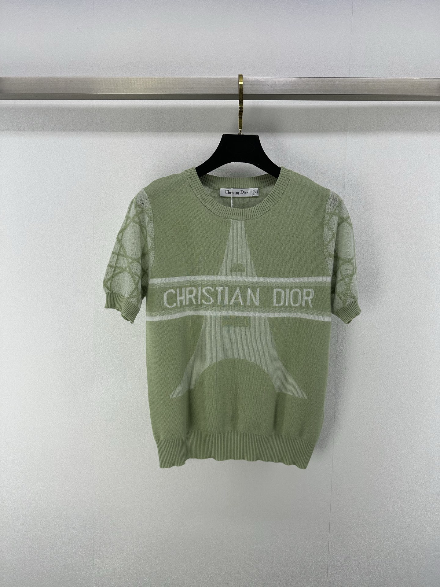 NO:335654,Dio* new details 25 spring and summer new knitted round-neck tower short sleeve Paris tower letter logo contrast color jacquard decoration diamond jacquard craftsmanship simple fashionable exquisite versatile 2 colors 3 codes SML, dior, T-shirt, alexander wang19860909Dio*上新细节 25 春夏新款针织圆领铁塔短袖 巴黎铁塔字母logo撞色提花装饰 菱格提花工艺 简约时髦精致百搭 2色3码SML,,dior,T-shirt,alexander wang,Women's clothing