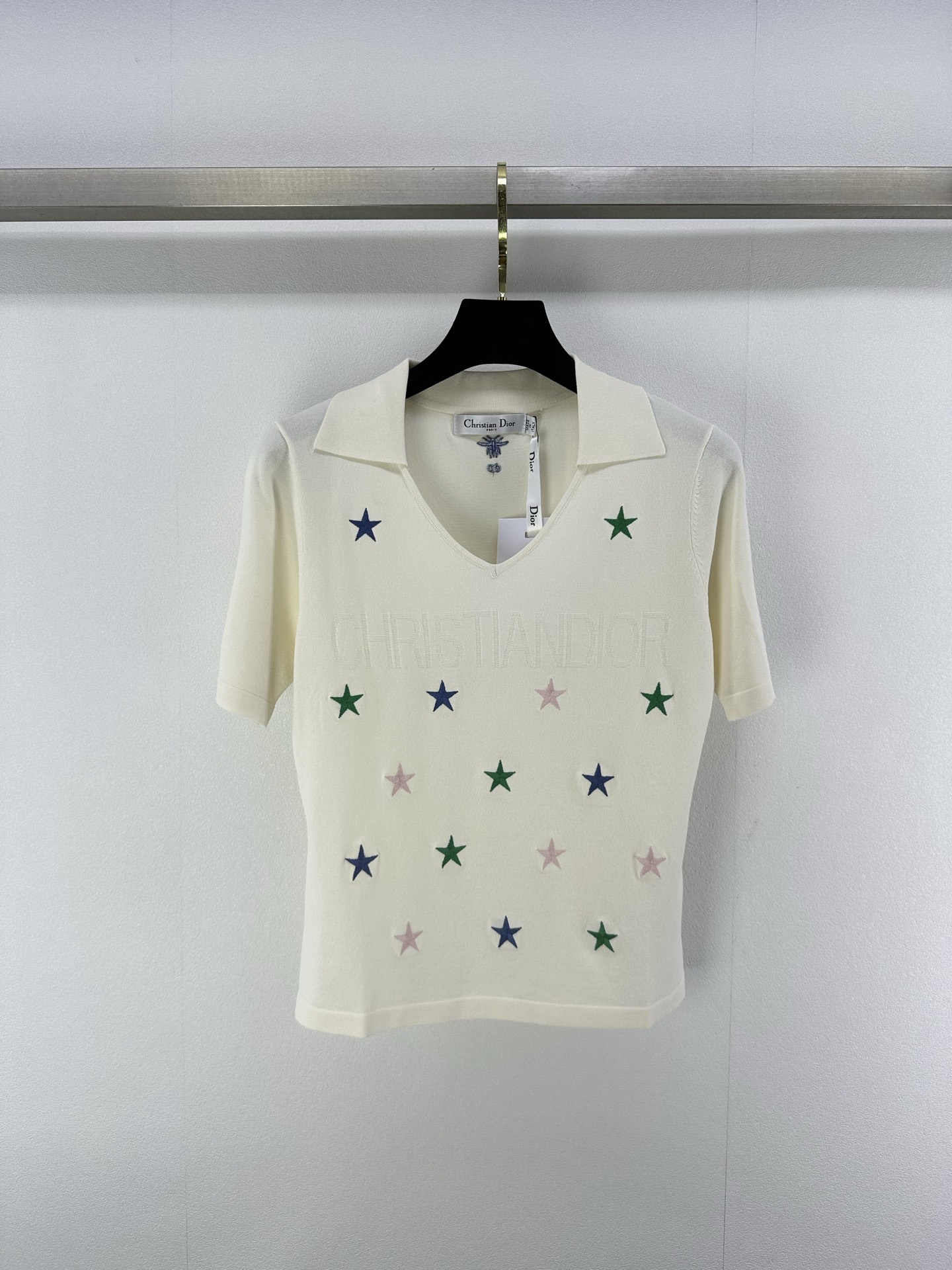 NO:335211,New details on Dio* 25 Spring and summer new lapel five-pointed star embroidery short sleeves iconic printed logo Five-pointed star embroidery Tianshi fabric is cold and thin on the upper body, very age-reducing sweet 3 colors 3 size SML, dior, T-shirt, alexander wang19860909Dio*上新细节 25 春夏新款翻领五角星刺绣短袖 标志性印花logo 衣身五角星刺绣 天丝面料上身冰凉又轻薄 非常减龄气甜美 3色3码SML,,dior,T-shirt,alexander wang,Women's clothing