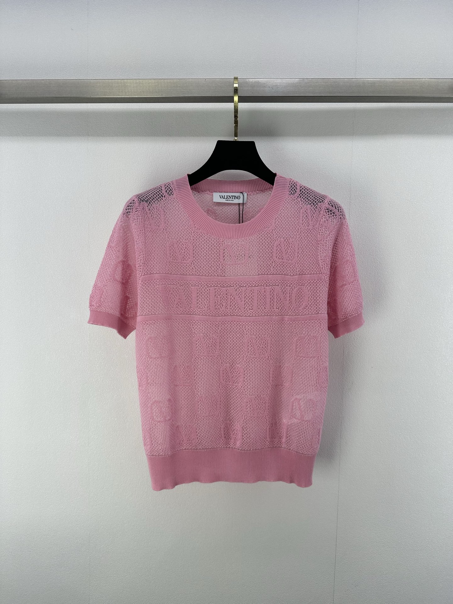 NO:335690,Valentinl* new details 25 spring and summer new knitted round neck short sleeve letter logo jacquard embellishment logo pattern decoration ultra-thin breathable and comfortable classic versatile 2 colors 3 codes SML, valentino, T-shirt, alexander wang19860909Valentinl*上新细节 25 春夏新款针织圆领短袖 字母logo提花点缀 logo图案装饰 超薄透气舒适 经典百搭 2色3码SML,,valentino,T-shirt,alexander wang,Women's clothing