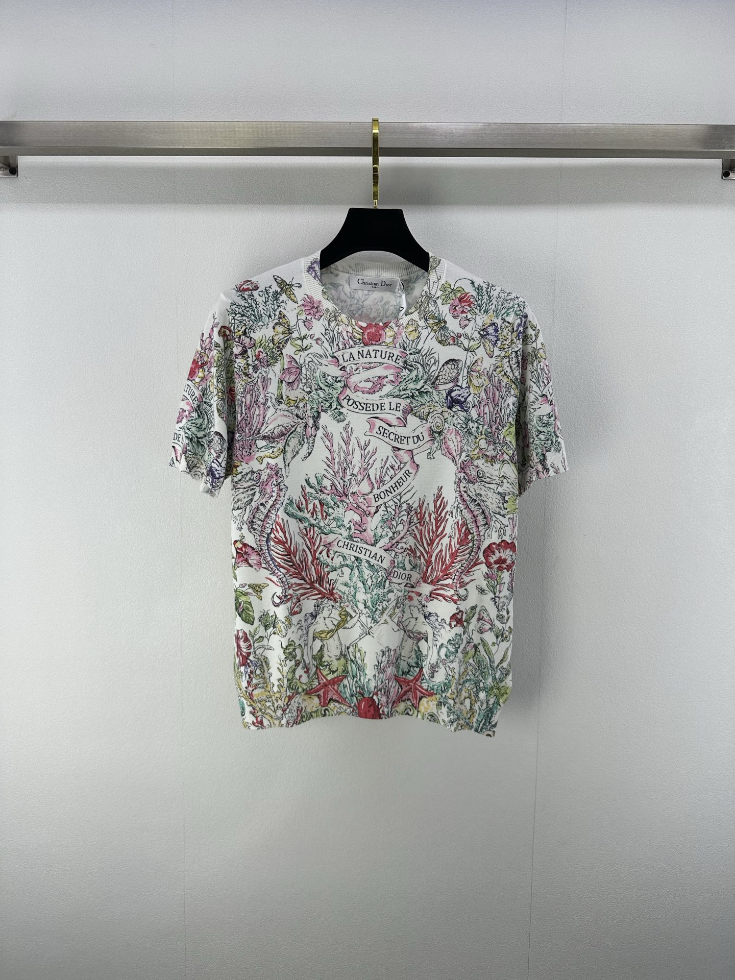 NO:415218,New details on Dio* 25 Summer new style underwater world small fish graffiti print short sleeves!  The classic style is so slimming on the upper body!  A cute and age-reducing sporty girlish style!  White and rich beauty must-have items 1 color 3 code SML, dior, T-shirt, alexander wang19860909Dio*上新细节 25 夏季新款海底世界小鱼涂鸦印花短袖！不挑人经典版型上身巨显瘦！可可爱爱的减龄运动少女风！白富美必备单品 1色3码SML,,dior,T-shirt,alexander wang,Women's clothing