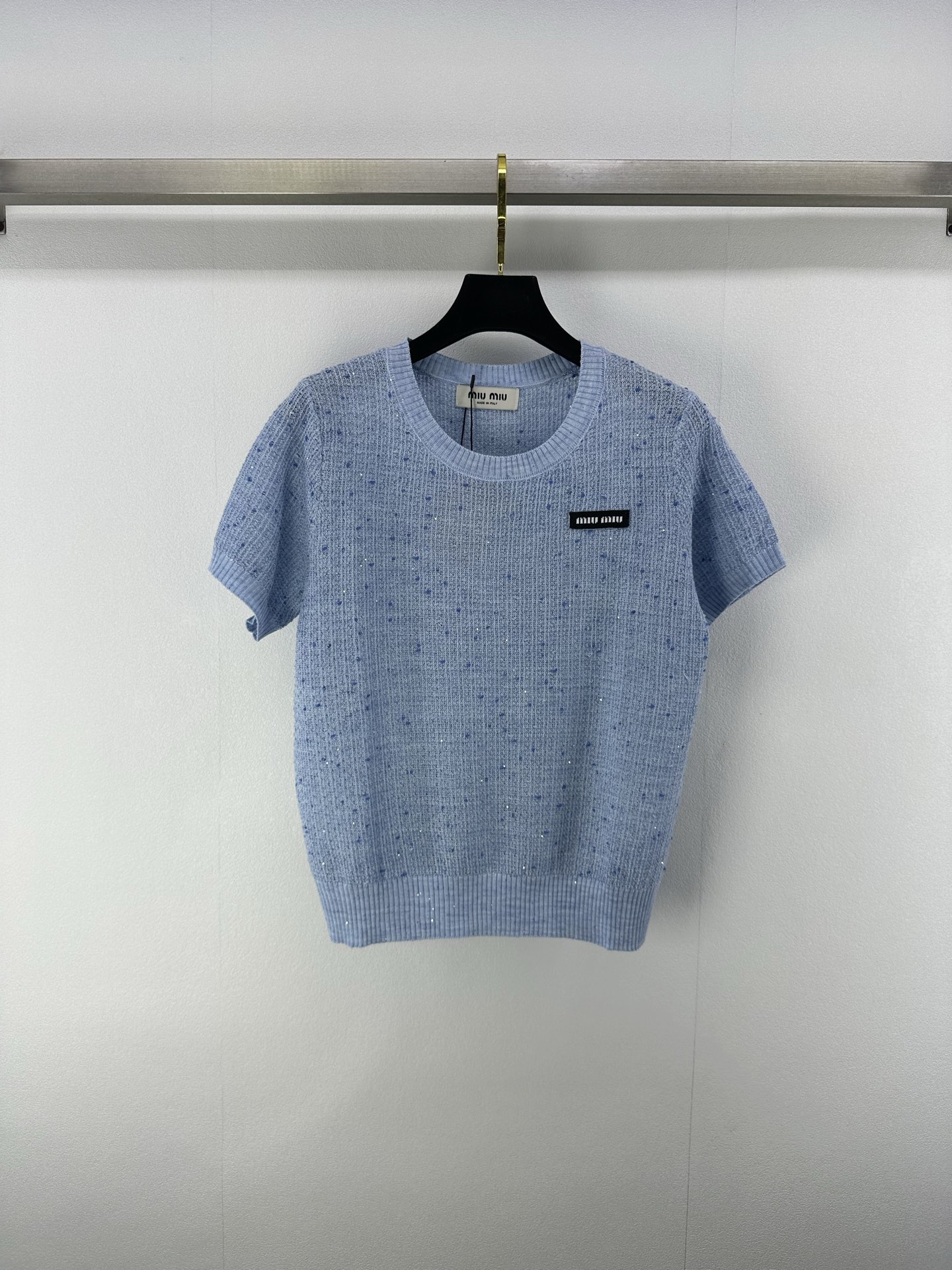 NO:415225,Miumi* New details 25 Spring and summer latest beaded round neck knitted short sleeves!  Customized tinsil yarn weaving, light texture, cool and skin-friendly, round neck short-sleeved top, beaded embellishment to add a sexy and charming atmosphere, easy to wear and express a fashionable and fashionable feeling, daily commuting, 1 color, 3 codes SML, miumiu, T-shirt, alexander wang19860909miumi* 上新细节 25 春夏最新珠片圆领针织短袖！定制天丝纱线织造 质地轻薄 凉爽亲肤 圆领短袖上衣 珠片点缀增添性感魅力氛围 轻松穿出时髦洋气感 日常通勤都 1色3码SML,,miumiu,T-shirt,alexander wang,Women's clothing