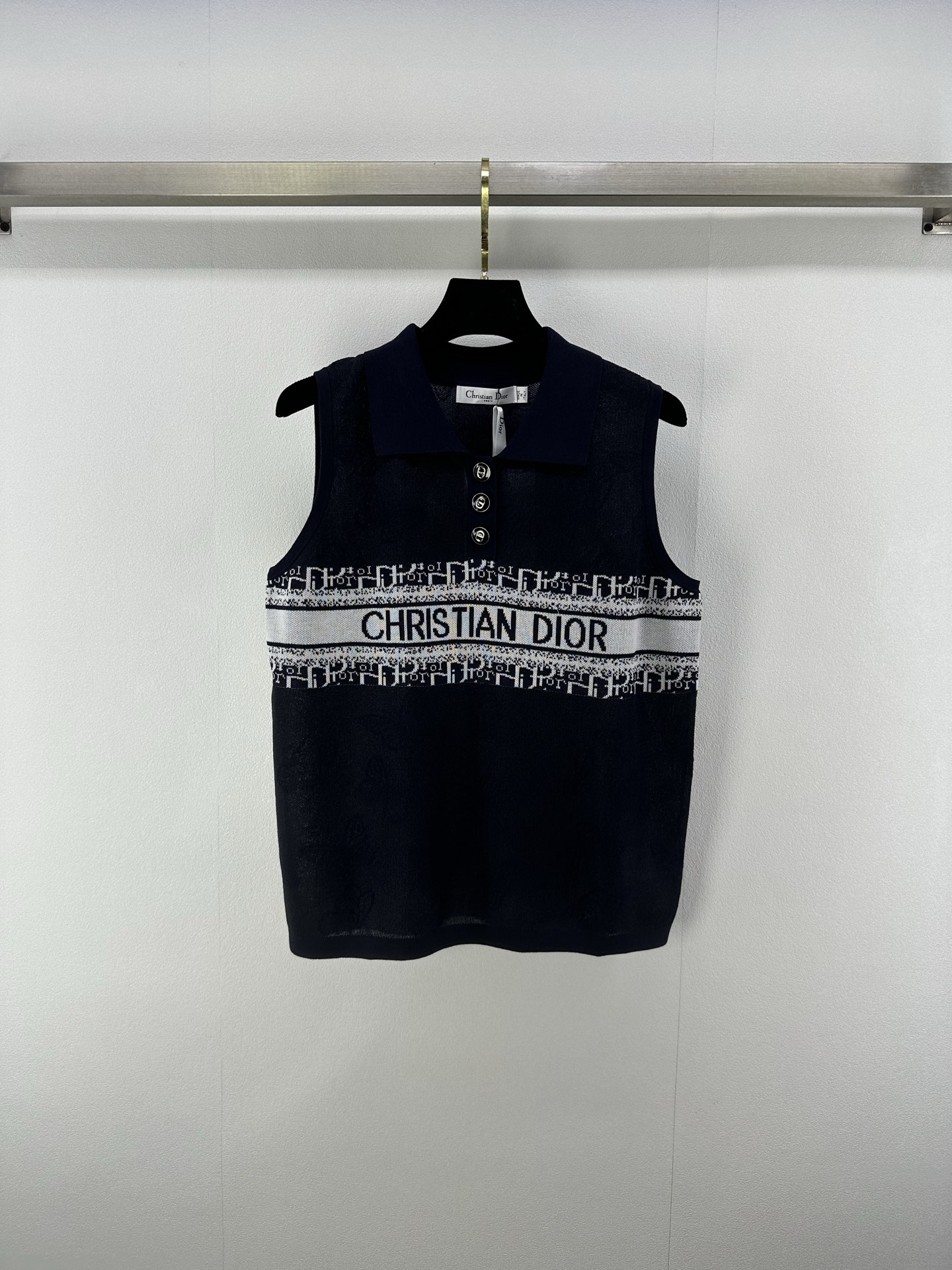 NO:415264,New details on Dio* 25 Spring and summer new knitted lapel dark flower butterfly vest butterfly jacquard decoration Classic brand letter logo contrast jacquard embellishment high-end fashionable light luxury versatile 3 colors 3 code SML, dior, alexander wang19860909Dio*上新细节 25 春夏新款针织翻领暗花蝴蝶背心 蝴蝶提花装饰 经典品牌字母logo撞色提花点缀 高级时髦轻奢百搭 3色3码SML,,dior,alexander wang,Women's clothing