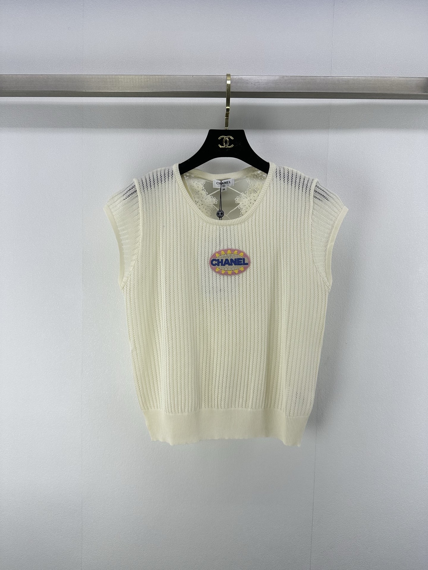 NO:415279,Chane* new details 25 spring and summer new knitted lace vest fashionable and elegant style exquisite zhangzi logo logo back lace design full of temperament and sexy versatile and not picky 2 colors 3 size SML, chanel, alexander wang19860909Chane*上新细节 25 春夏新款针织蕾丝背心 时髦气质款 精致章仔徽标logo 后背蕾丝设计气质性感爆棚 百搭不挑人 2色3码SML,,chanel,alexander wang,Women's clothing