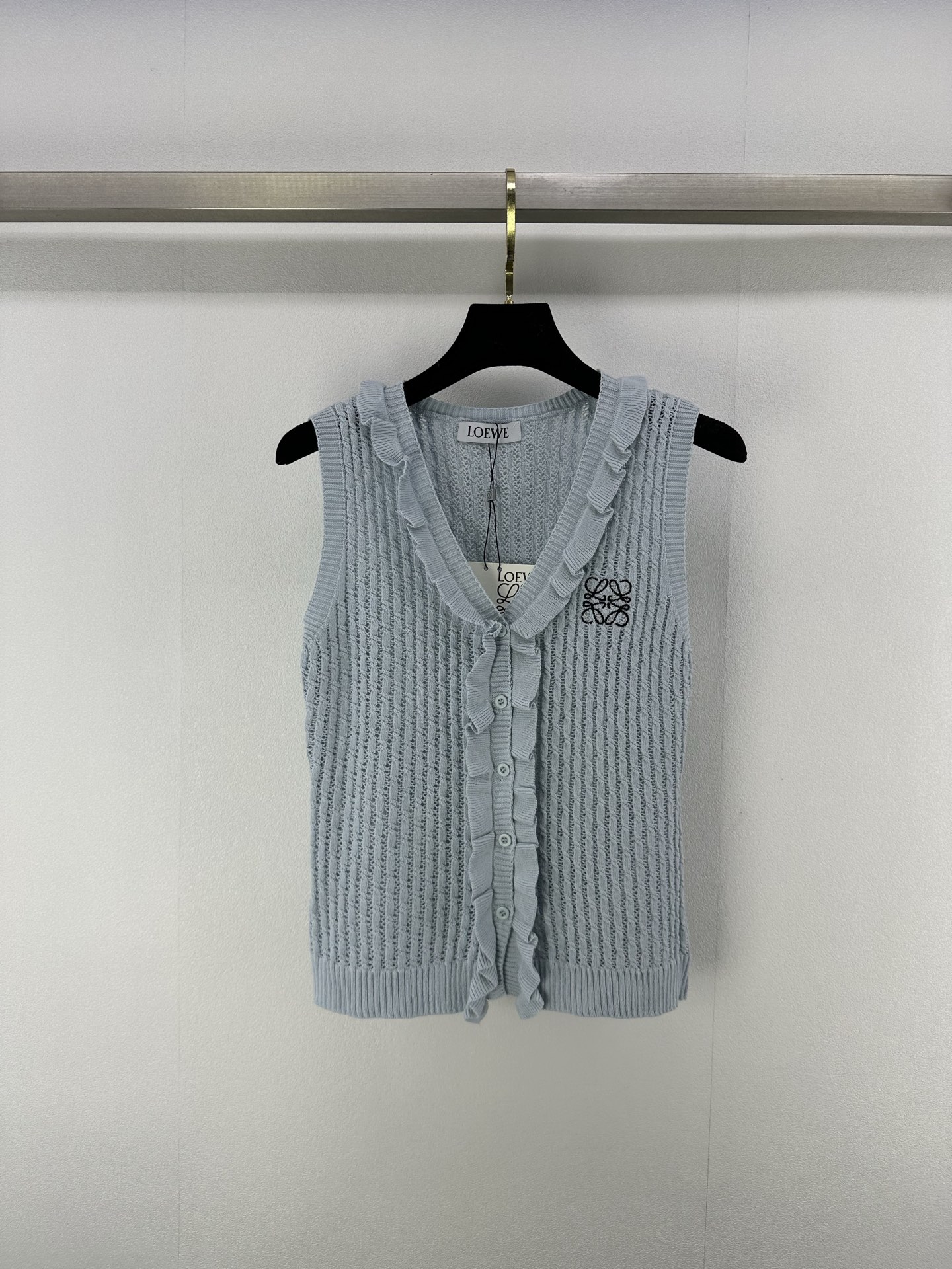 NO:415286,Loew* new details 25 summer fungus lace cardigan vest positioning embroidery logo upper body youthful age reduction temperament versatile and slim and elastic versatile and not picky 3 colors 3 size SML, loewe, alexander wang19860909loew*上新细节 25 夏季木耳花边开衫背心 定位刺绣logo 上身青春减龄 气质百搭显瘦有弹力 百搭不挑人 3色3码SML,,loewe,alexander wang,Women's clothing