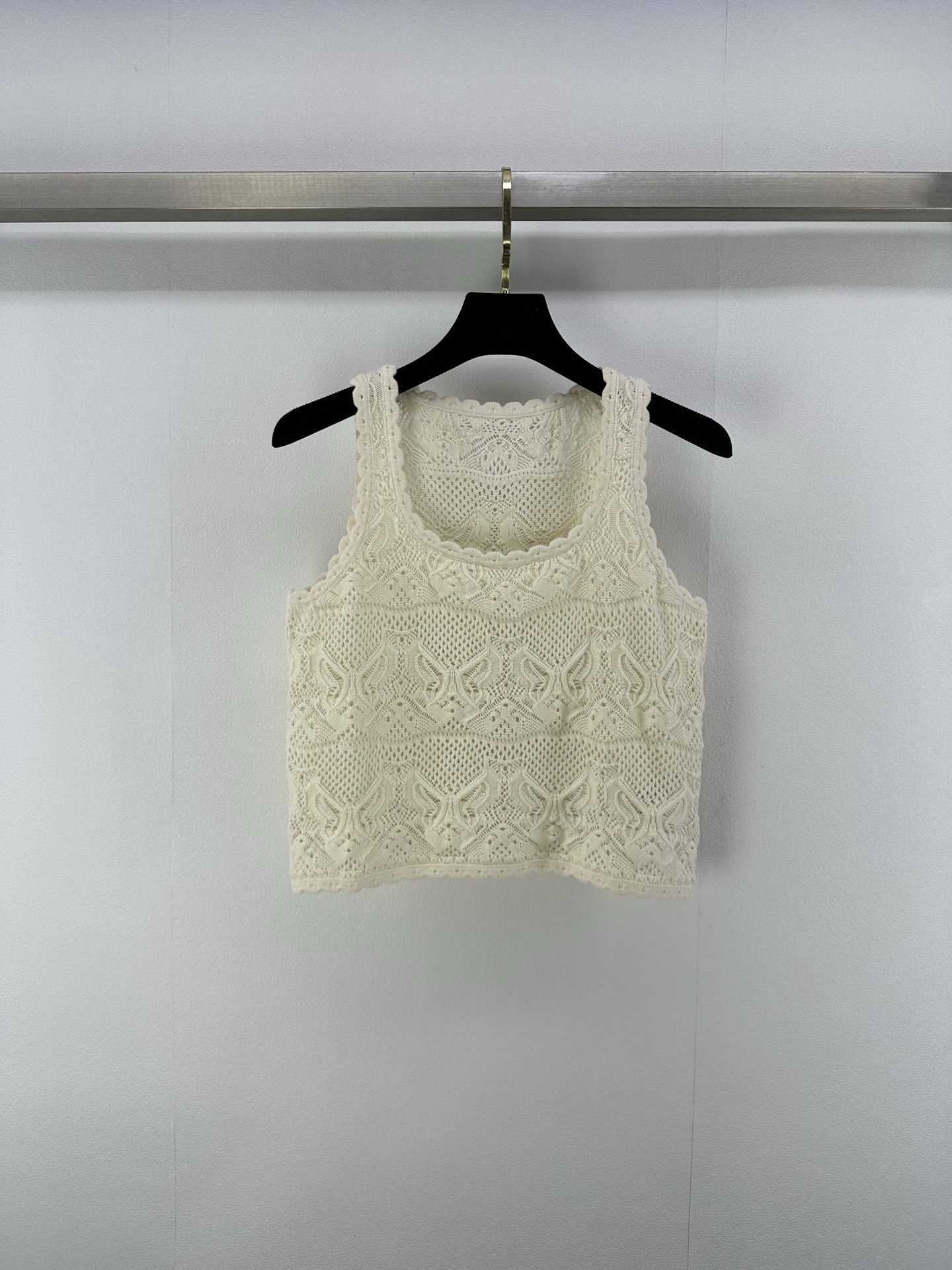 NO:416048,Dio* new details 25 New summer hand hook butterfly vest Customized YB silk yarn weaving adds fashion tone Hand-made hollow weaving textures are integrated into the butterfly pattern makes the upper body more refined and the upper body is adapted to age-reducing fashionable style 1 color 3 codes SML, dior, alexander wang19860909Dio*上新细节 25 夏季新品手勾蝴蝶背心 定制YB丝纶纱线织造 增添时尚调性 通体手工镂空编织纹理融入 蝴蝶花纹更显精致 上身适配减龄时髦风格 1色3码SML,,dior,alexander wang,Women's clothing