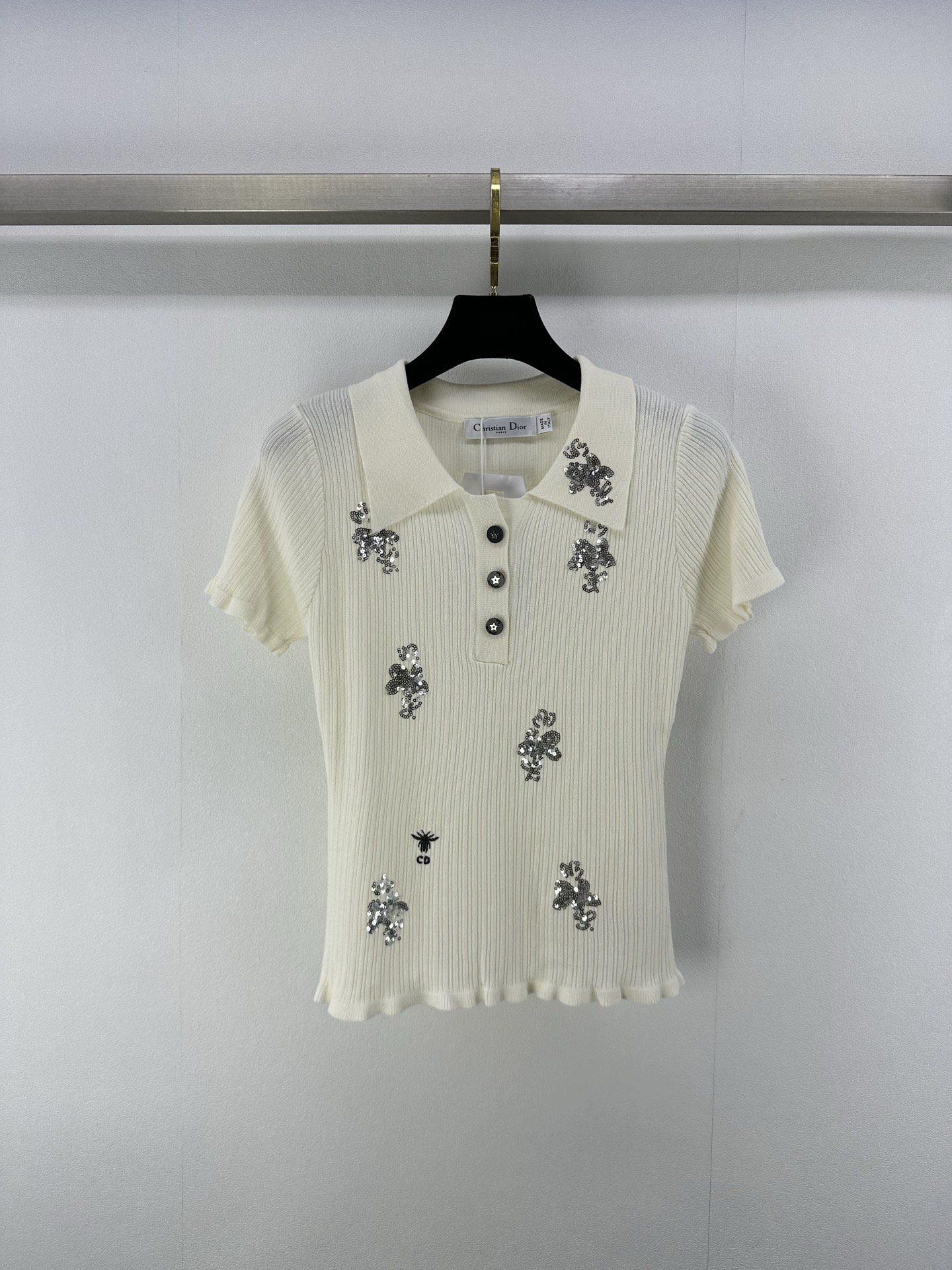 NO:420793,Dio* New details 25 New summer lapel heavy industry sequin knitted short sleeves Customized wool blended yarn, pit knitting process is elastic and comfortable on the upper body!  Hem brand letter embroidery, upper body slim and slim and elegant 2 colors 3 codes SML, dior, T-shirt, alexander wang19860909Dio* 上新细节 25 夏季新款翻领重工亮片针织短袖 定制羊毛混纺纱线,坑条针织工艺弹力十足上身舒适！下摆品牌字母刺绣,上身修身显瘦又气质 2色3码SML,,dior,T-shirt,alexander wang,Women's clothing