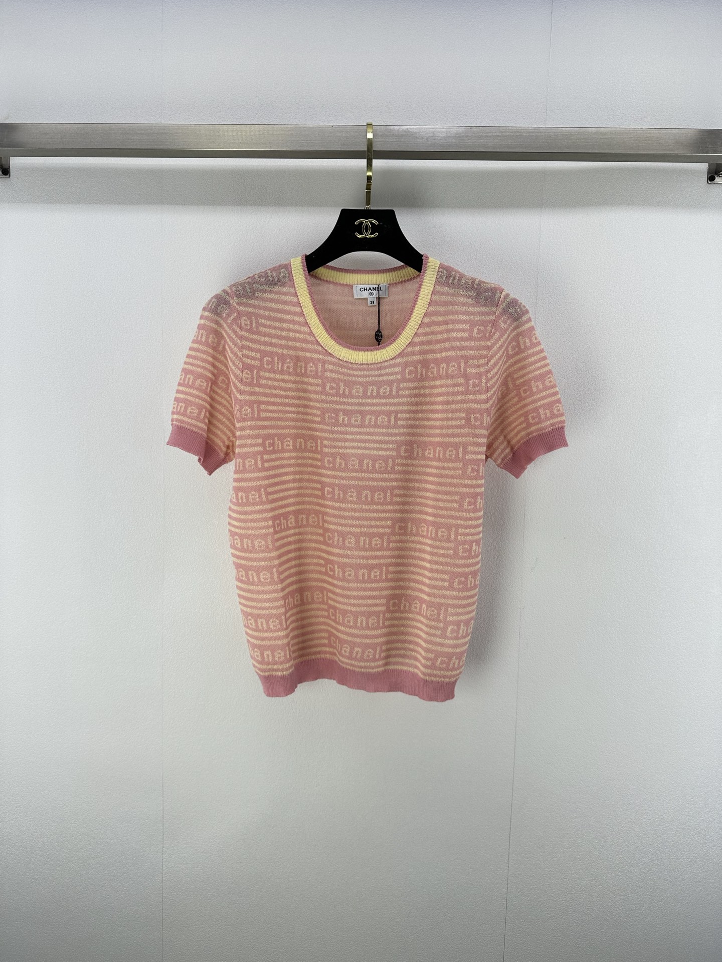 NO:430462,Chane* new details 25 Summer new style full-print letter hollow knitted short sleeves Customized yarn full-print logo The upper body is white and has a high-end feeling. Simple and yet ingenious design and easy to create a refined atmosphere outfit~ 2 colors and 3 codes SML, chanel, T-shirt, alexander wang19860909Chane*上新细节 25 夏季新款满印字母镂空针织短袖 定制纱线满印logo 上身气质白搭 高级感十足 简约又不失设计巧思轻松打造精致氛围感穿搭~ 2色3码SML,,chanel,T-shirt,alexander wang,Women's clothing