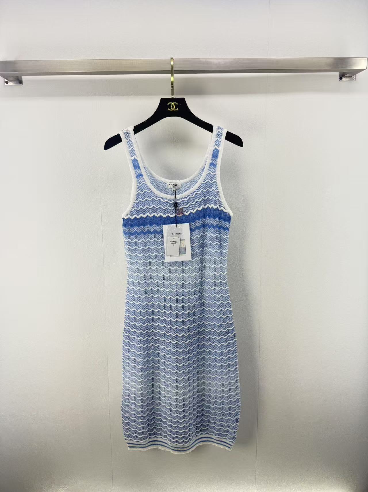 NO:438059,CHANE* New Details 25 The latest hollow wavy colored striped suspender skirt for summer!  Customized wool yarn weaving, high-quality texture and breathable, knitted suspender skirt tailoring, fine crochet texture, outline a variety of interlaced patterns and striped contrasting patterns, highlighting the high-end feeling of outfits, threaded edges on the neckline, loose and slightly transparent, and slimming, showing a slack tone. The double C logo on the chest highlights the light luxury and fashionable temperament. You can wear it alone and layer it. The first choice for fashionable outfits in all seasons!  2 color 3 code SML, chanel, skirts, alexander wang19860909CHANE* 上新细节 25 夏季最新镂空波浪彩色条纹吊带裙！定制羊毛纱线织造 质感高级透气 针织吊带裙剪裁 通体利用细密钩针肌理 勾勒出多种花纹交错图案配合条纹撞色图案 凸显穿搭高级感 领口采用螺纹收边 宽松微透更显瘦 尽显松弛调性 胸前渐变双C徽标 凸显轻奢时髦气质 单穿叠穿均可 四季时尚穿搭首选！ 2色3码SML,,chanel,skirts,alexander wang,Women's clothing