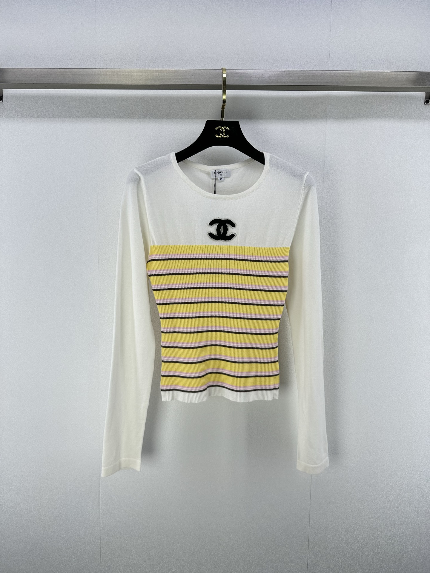 NO:472286,Chane* new details, new knitted round neck, headband, long sleeves, inter-color striped splicing design, classic logo pattern, contrasting embroidery embellishment, high-end fashionable Korean versatile 2 colors, 3 codes, SML, chanel, alexander wang19860909Chane*上新细节 秋冬新款针织圆领套头条纹长袖 间色条纹拼接设计 胸口经典logo图案撞色刺绣点缀 高级时髦韩系百搭 2色3码SML,,chanel,alexander wang,Women's clothing