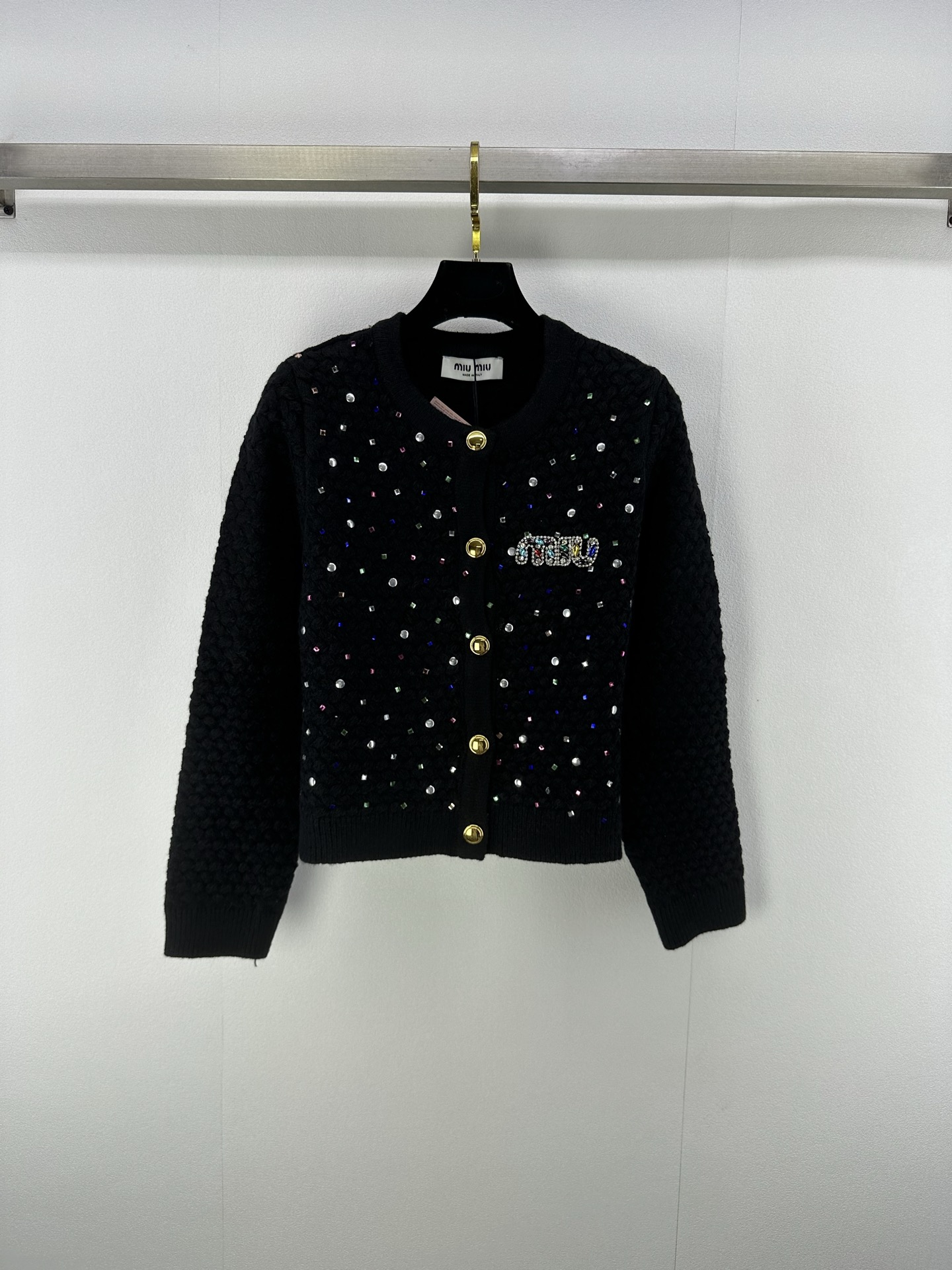 NO:466753,MiuMi* new details, new beaded cardigan with long sleeves, colorful beads, highlight the brand style, the color matching is very outstanding and fashionable, the style is casual and versatile, 2 colors and 3 codes SML,,miumiu,alexander wang19860909MiuMi*上新细节 秋冬新款钉珠开衫长袖 满身彩色钉珠 凸显品牌格调 配色十分出彩时髦 版型随性百搭 2色3码SML,,miumiu,alexander wang,Women's clothing