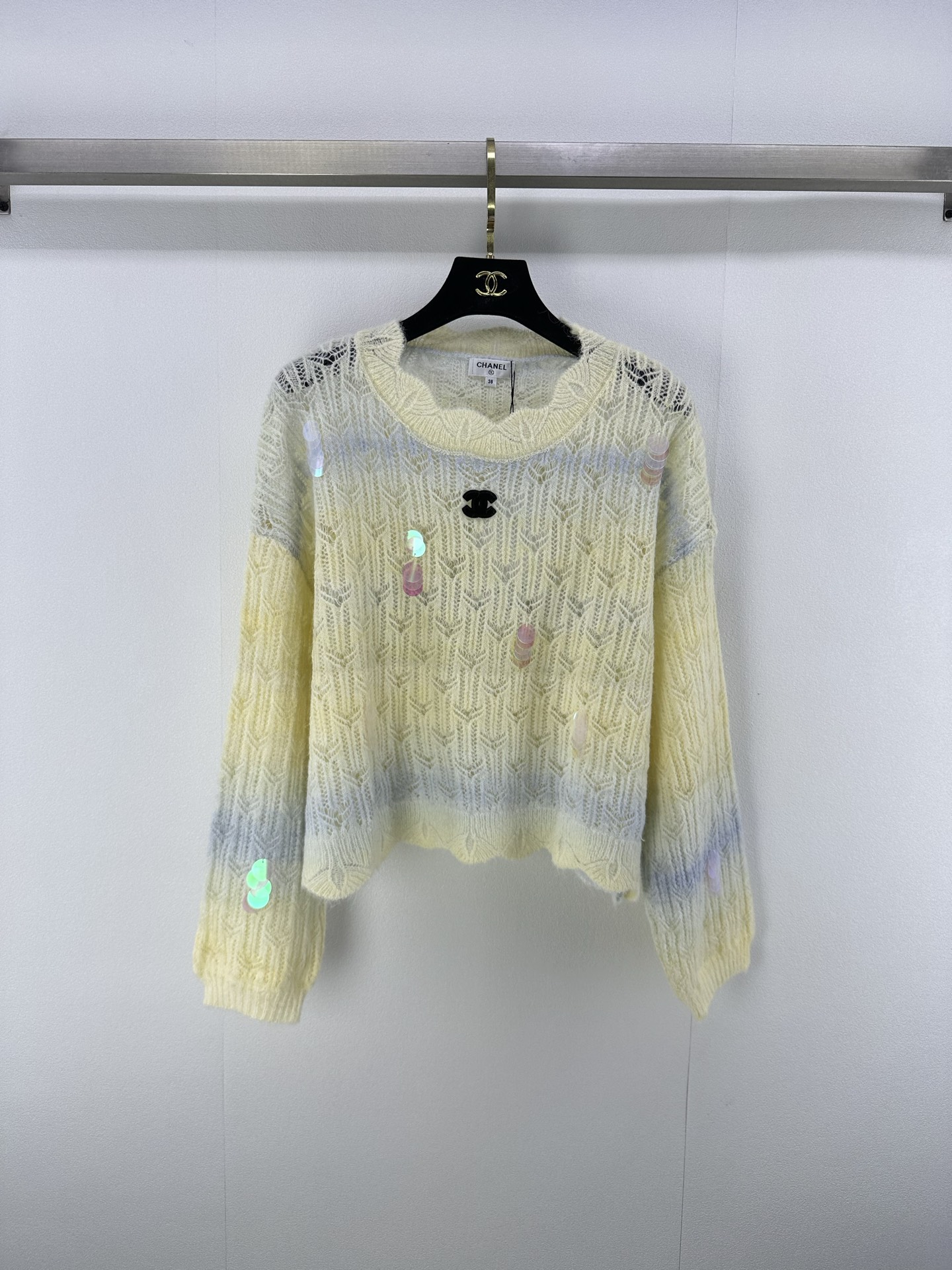 NO:474344,Chane* New details The latest hollow round neck gradient long sleeves in autumn Customized comfortable fabric The beads embellish the body to pay attention to details and quality to make a delicate girl versatile style 2 colors 3 codes SML, chanel, alexander wang19860909Chane* 上新细节 秋季最新款镂空圆领渐变长袖 定制舒适面料 衣身珠片点缀注重细节和品质做个精致的女孩百搭气质款 2色3码SML,,chanel,alexander wang,Women's clothing