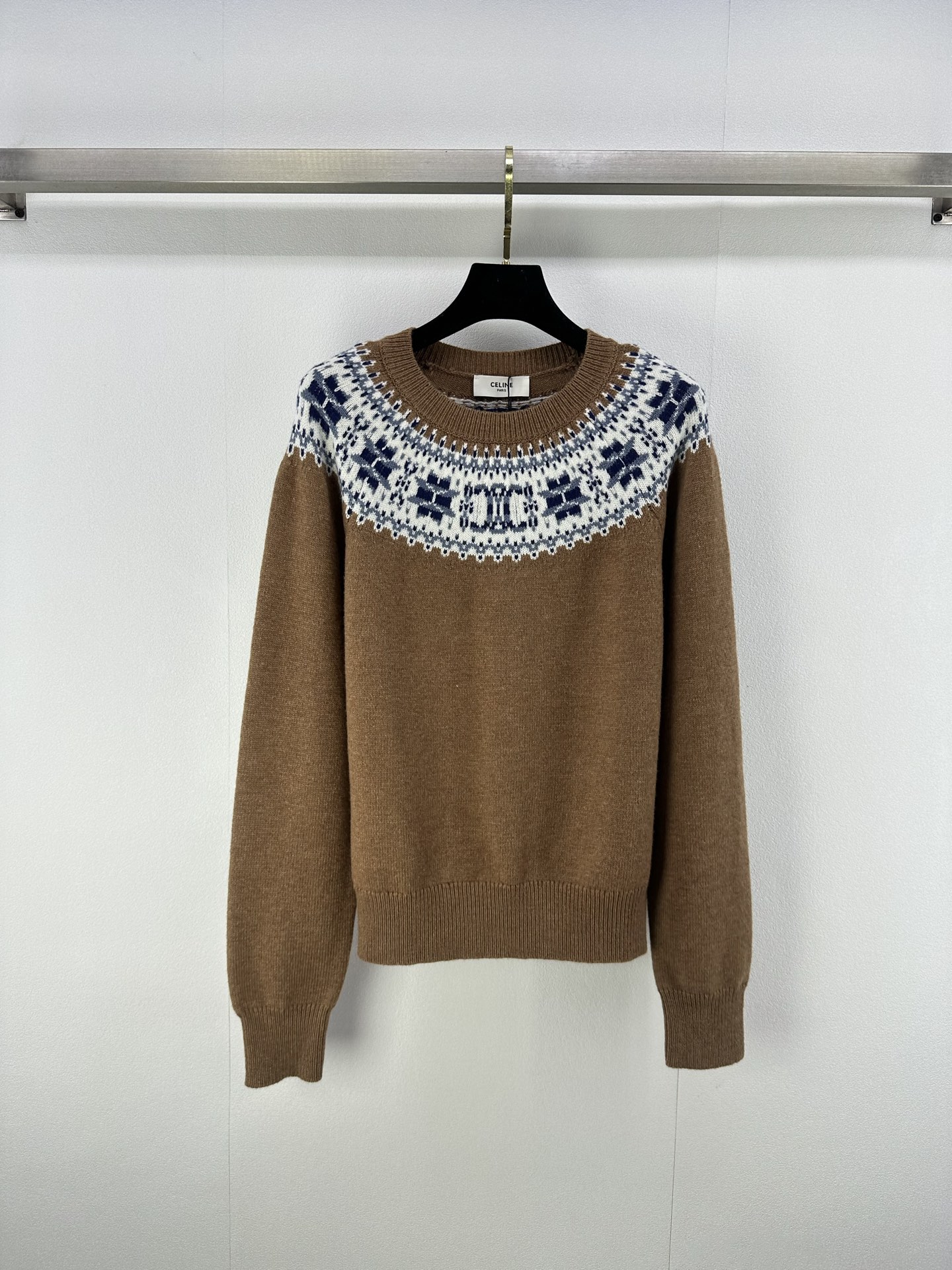 NO:477537,Celin* new details, new autumn knitted round neck pullover long sleeves, raglan sleeve design, classic brand logo pattern contrasting jacquard decoration, simple, fashionable, exquisite and versatile, 2 colors, 3 codes, SML, celine, alexander wang19860909Celin*上新细节 秋季新款针织圆领套头长袖 插肩袖设计 经典品牌logo图案撞色提花装饰 简约时髦精致百搭 2色3码SML,,celine,alexander wang,Women's clothing