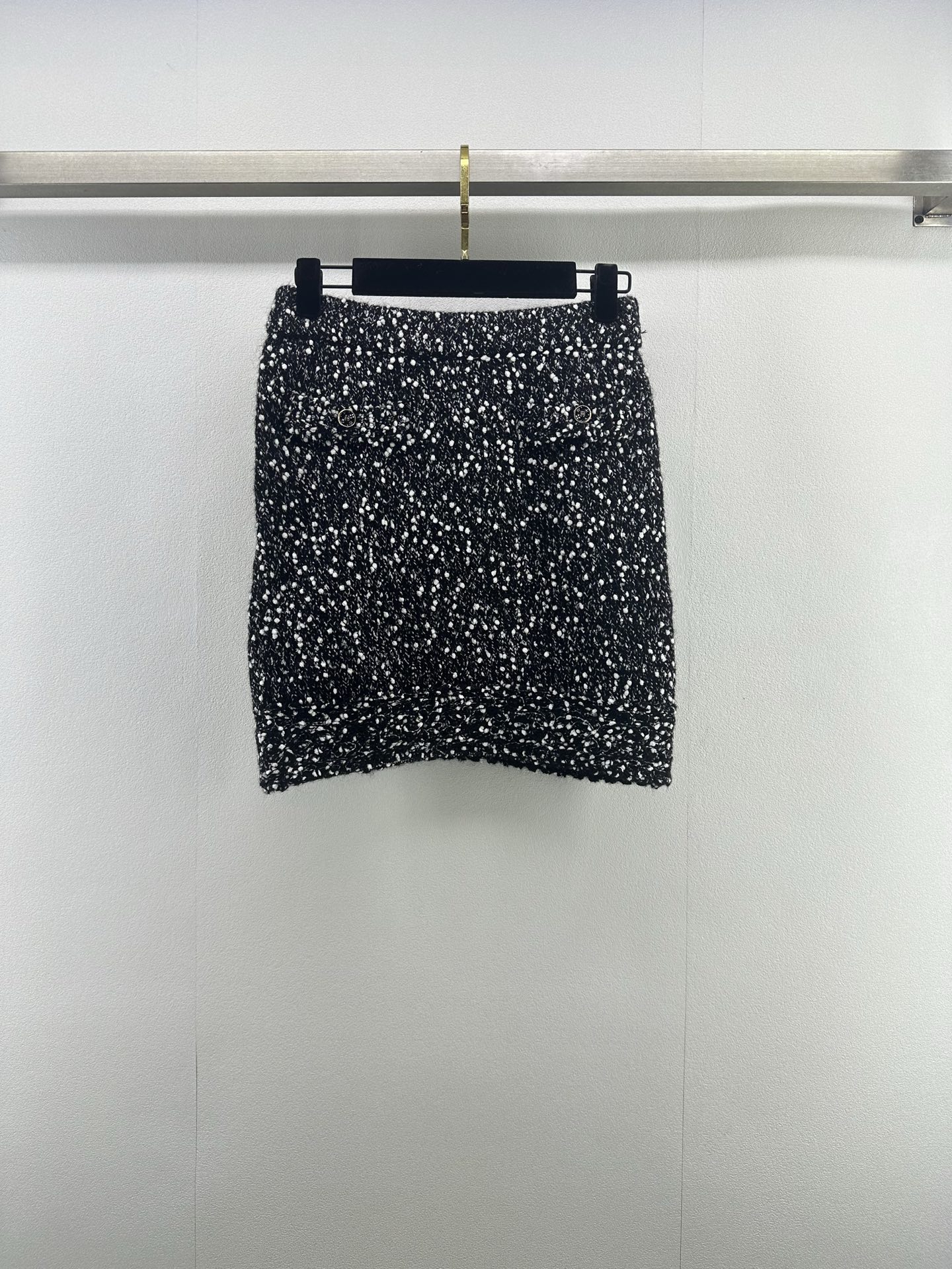 NO:482765,Chane* new details 25 new knitted polka dot skirt in autumn and winter comes with delicate polka dot texture, soft luster, skin-friendly, comfortable and textured, simple and elegant, low-key, luxury, light up the overall shape, 2 colors, 3 codes, SML, chanel, skirts, alexander wang19860909Chane*上新细节 25 秋冬新款针织波点半裙 自带细腻波点纹理 光泽柔和 触感亲肤 舒适又显质感 简约大方 低调彰显奢华 点亮整体造型 2色3码SML,,chanel,skirts,alexander wang,Women's clothing