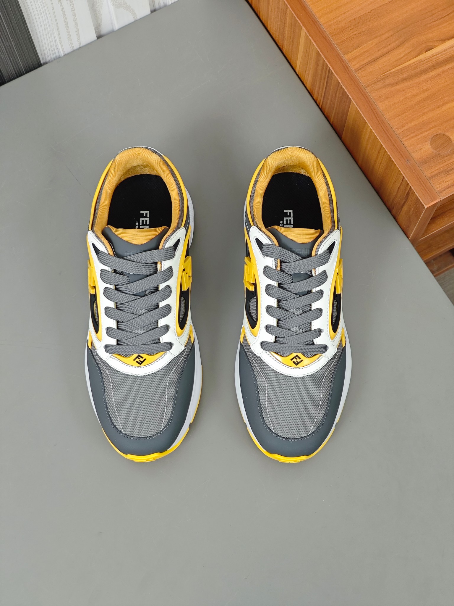 [FENDI] Fendi P380 - Zapatillas de deporte casuales originales de calidad de gama alta - Parte super