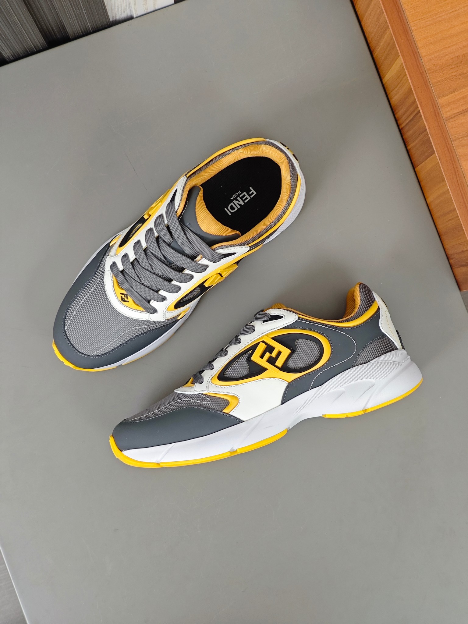 [FENDI] Fendi P380 - Zapatillas de deporte casuales originales de calidad de gama alta - Parte super