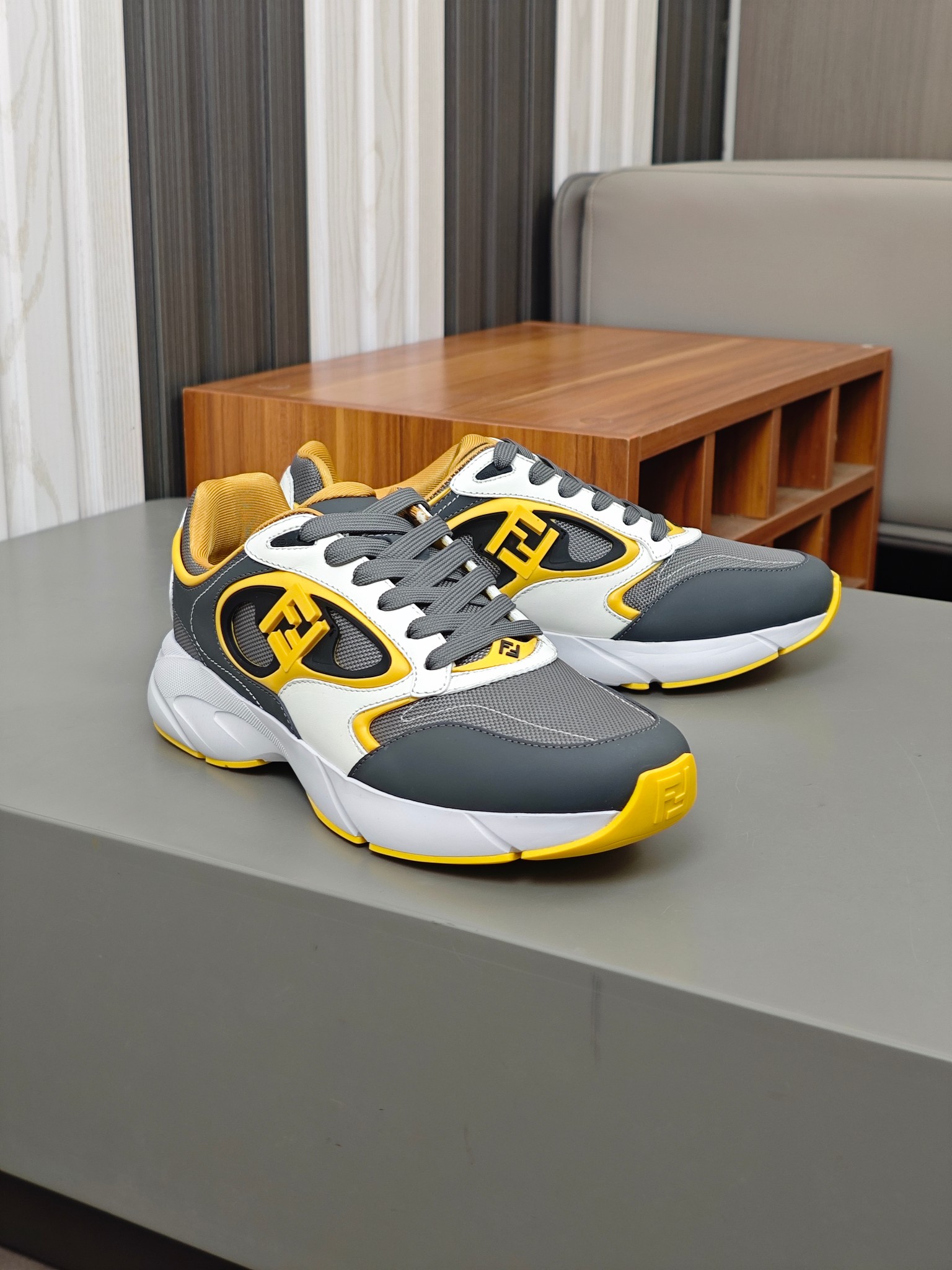 [FENDI] Fendi P380 - Zapatillas de deporte casuales originales de calidad de gama alta - Parte super