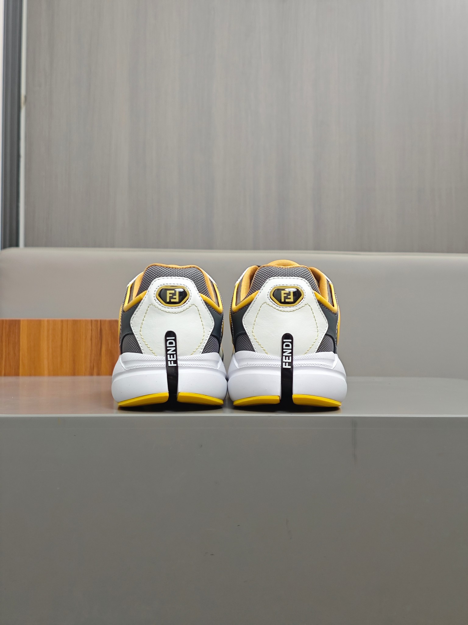 [FENDI] Fendi P380 - Zapatillas de deporte casuales originales de calidad de gama alta - Parte super