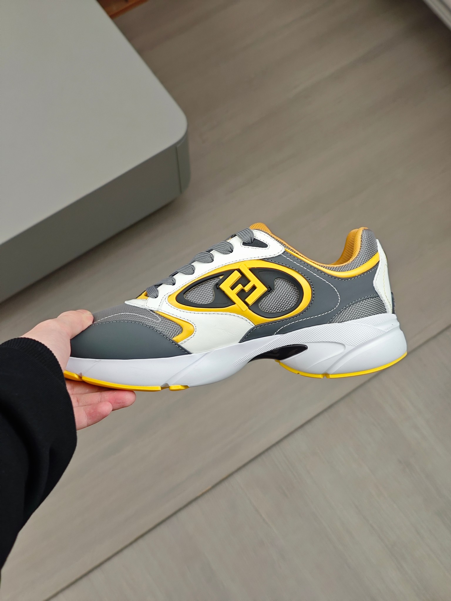 [FENDI] Fendi P380 - Zapatillas de deporte casuales originales de calidad de gama alta - Parte super