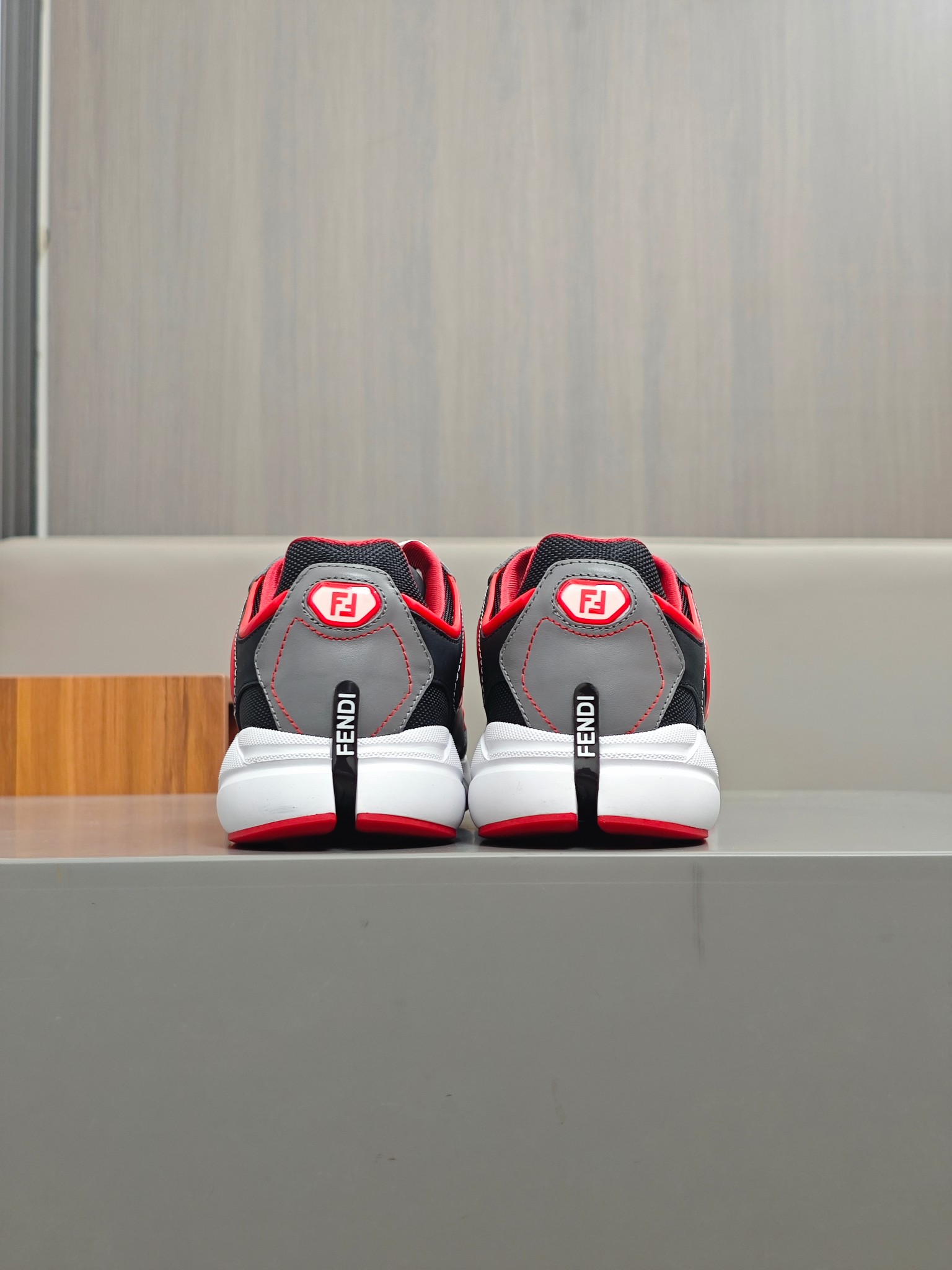 [FENDI] Fendi P380 - Zapatillas de deporte casuales originales de calidad de gama alta - Parte super