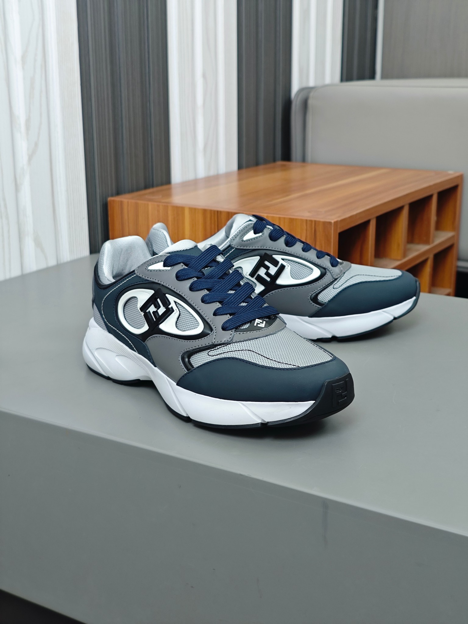 [FENDI] Fendi P380 - Zapatillas de deporte casuales originales de calidad de gama alta - Parte super