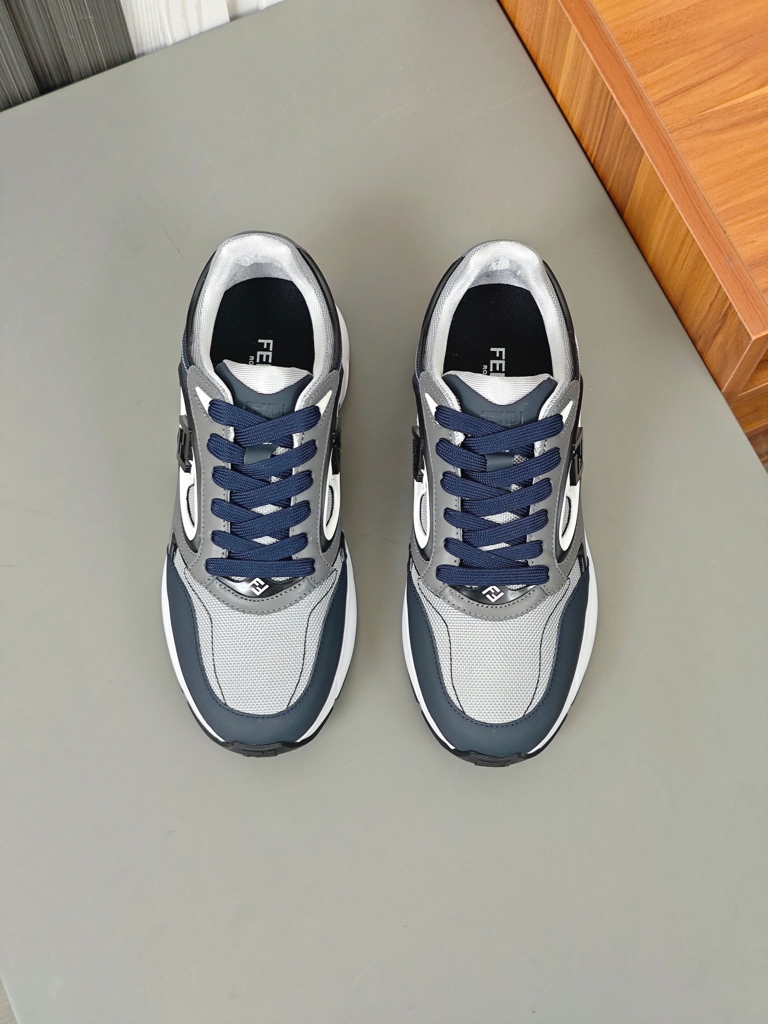 [FENDI] Fendi P380 - Zapatillas de deporte casuales originales de calidad de gama alta - Parte super