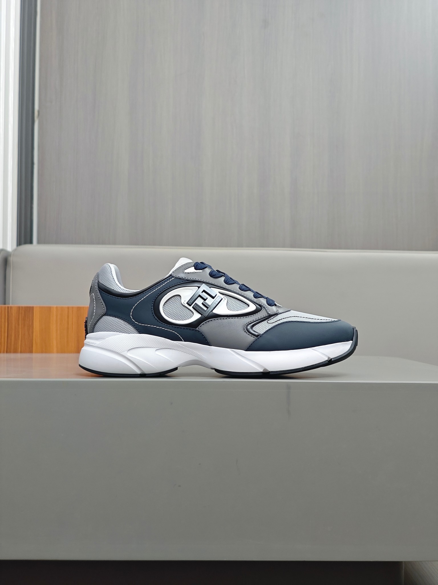 [FENDI] Fendi P380 - Zapatillas de deporte casuales originales de calidad de gama alta - Parte super
