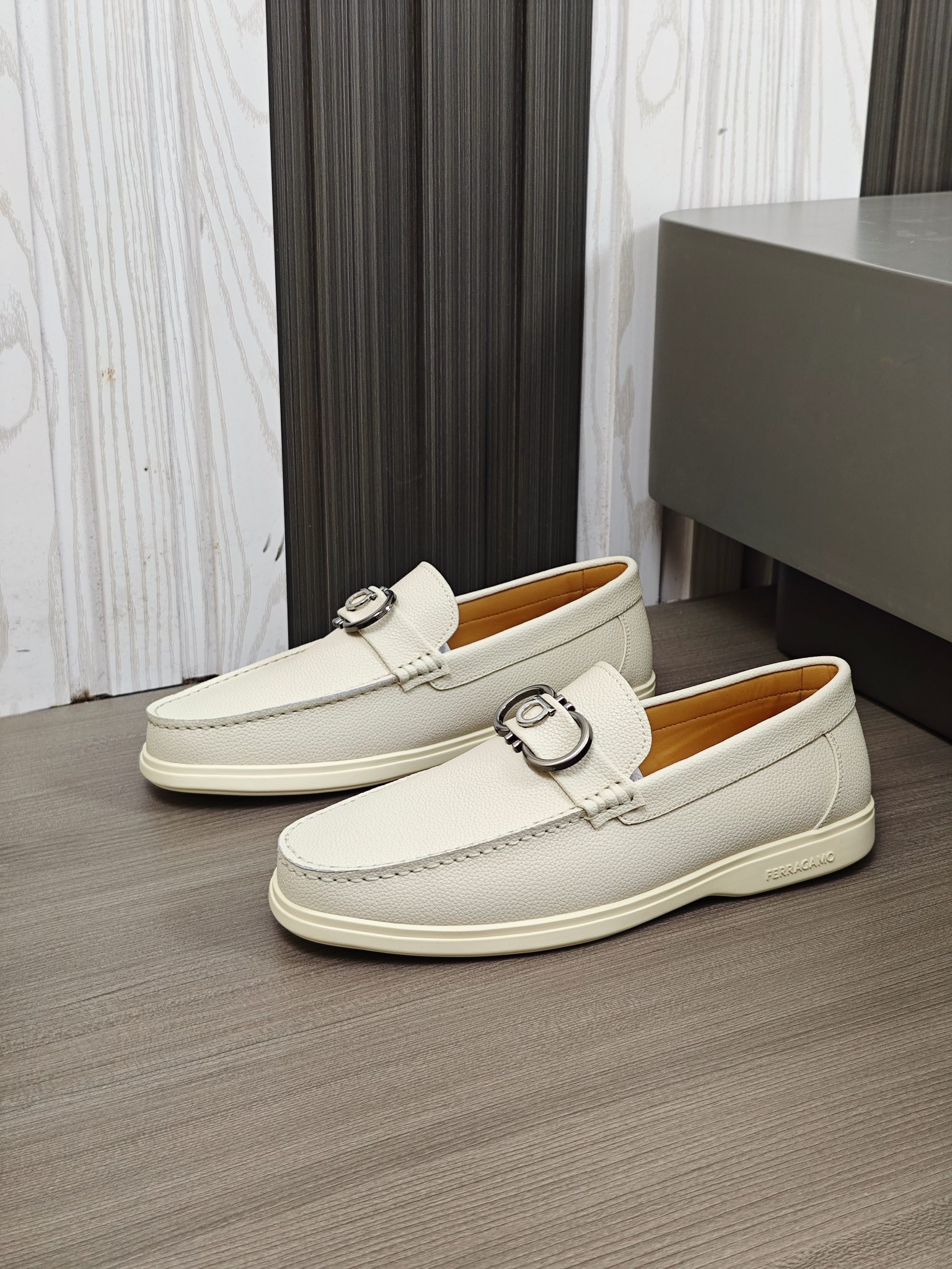 Punto explosivo nuevo en los estantes, zapatos de frijol de alta calidad para hombre Ferragamo de al