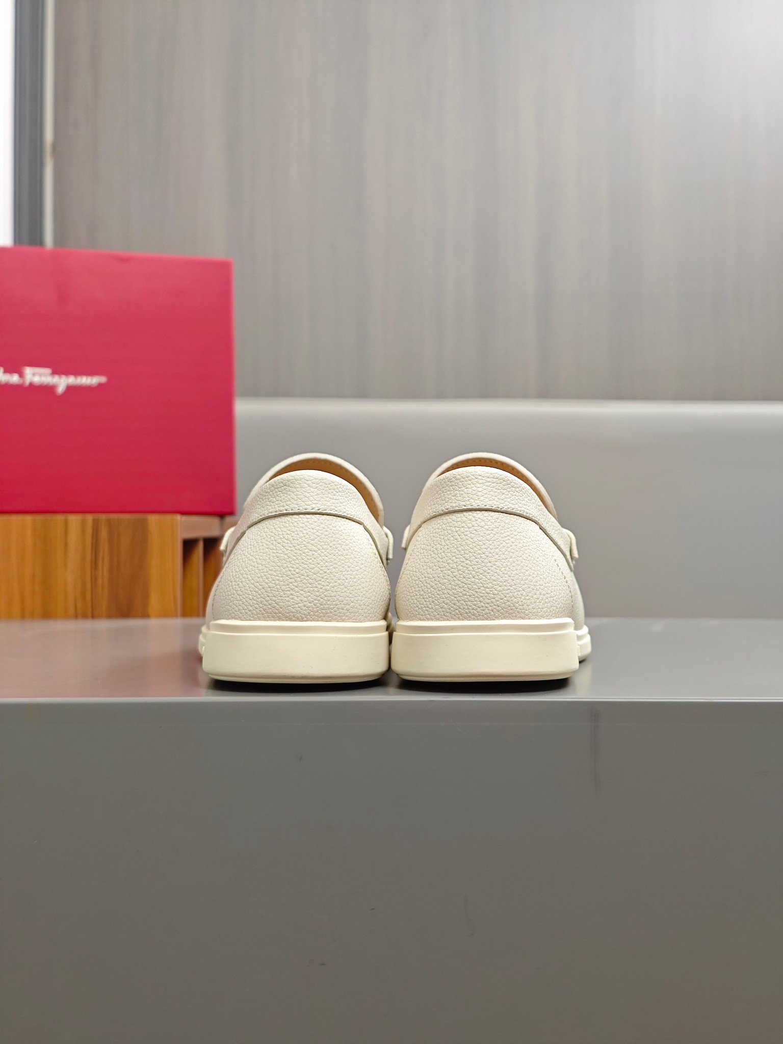 Punto explosivo nuevo en los estantes, zapatos de frijol de alta calidad para hombre Ferragamo de al