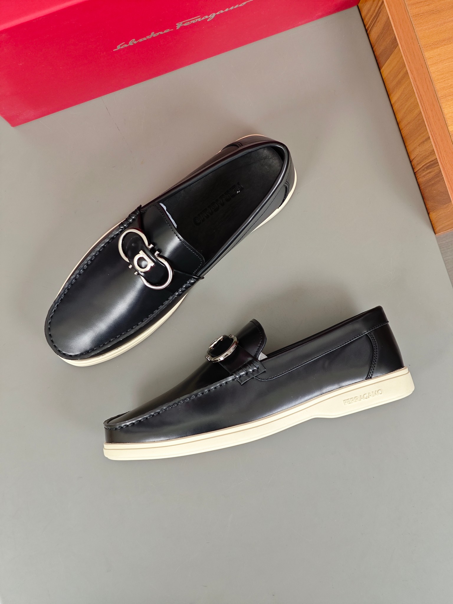 Punto explosivo nuevo en los estantes, zapatos de frijol de alta calidad para hombre Ferragamo de al