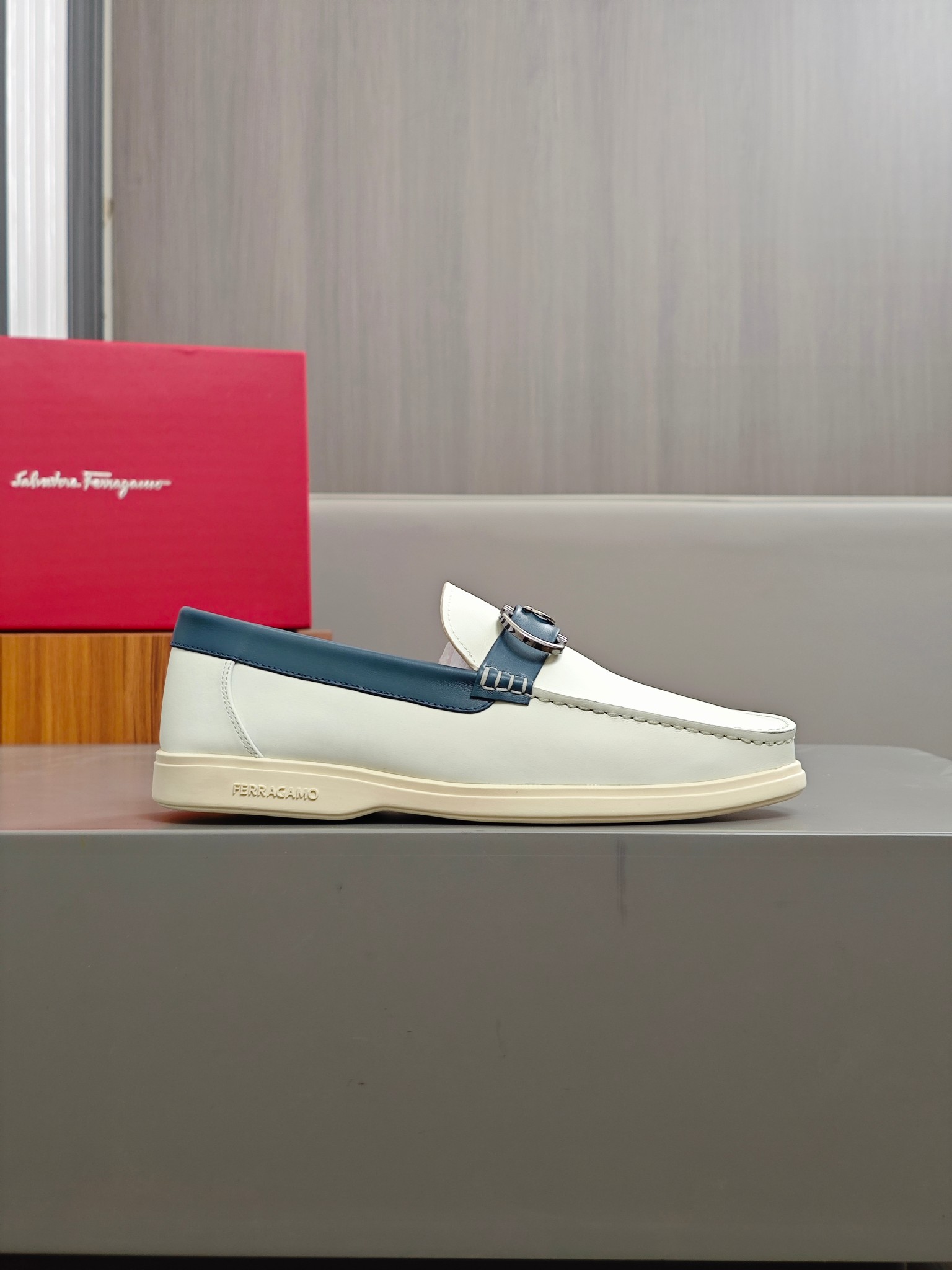 Punto explosivo nuevo en los estantes, zapatos de frijol de alta calidad para hombre Ferragamo de al