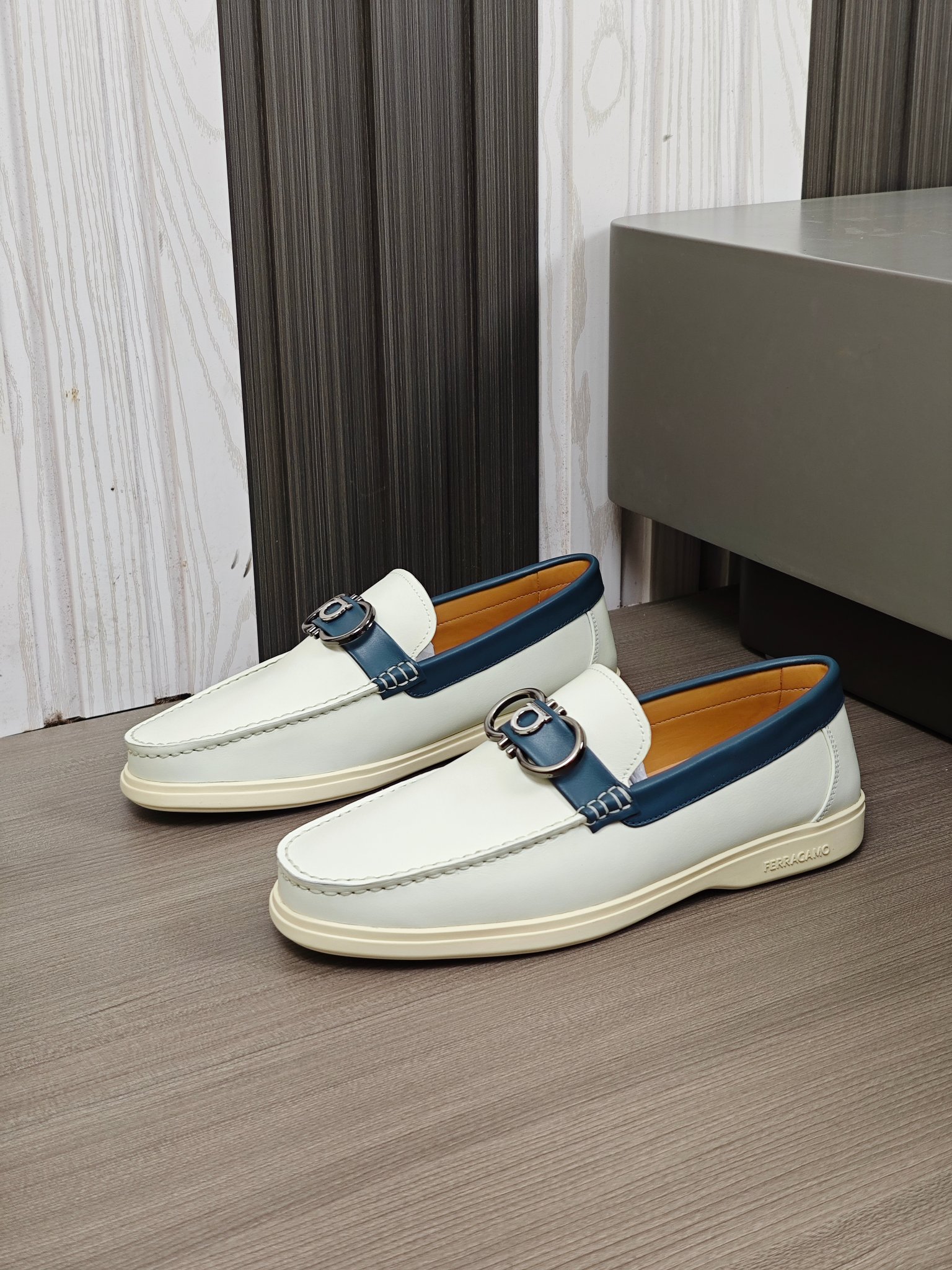Punto explosivo nuevo en los estantes, zapatos de frijol de alta calidad para hombre Ferragamo de al