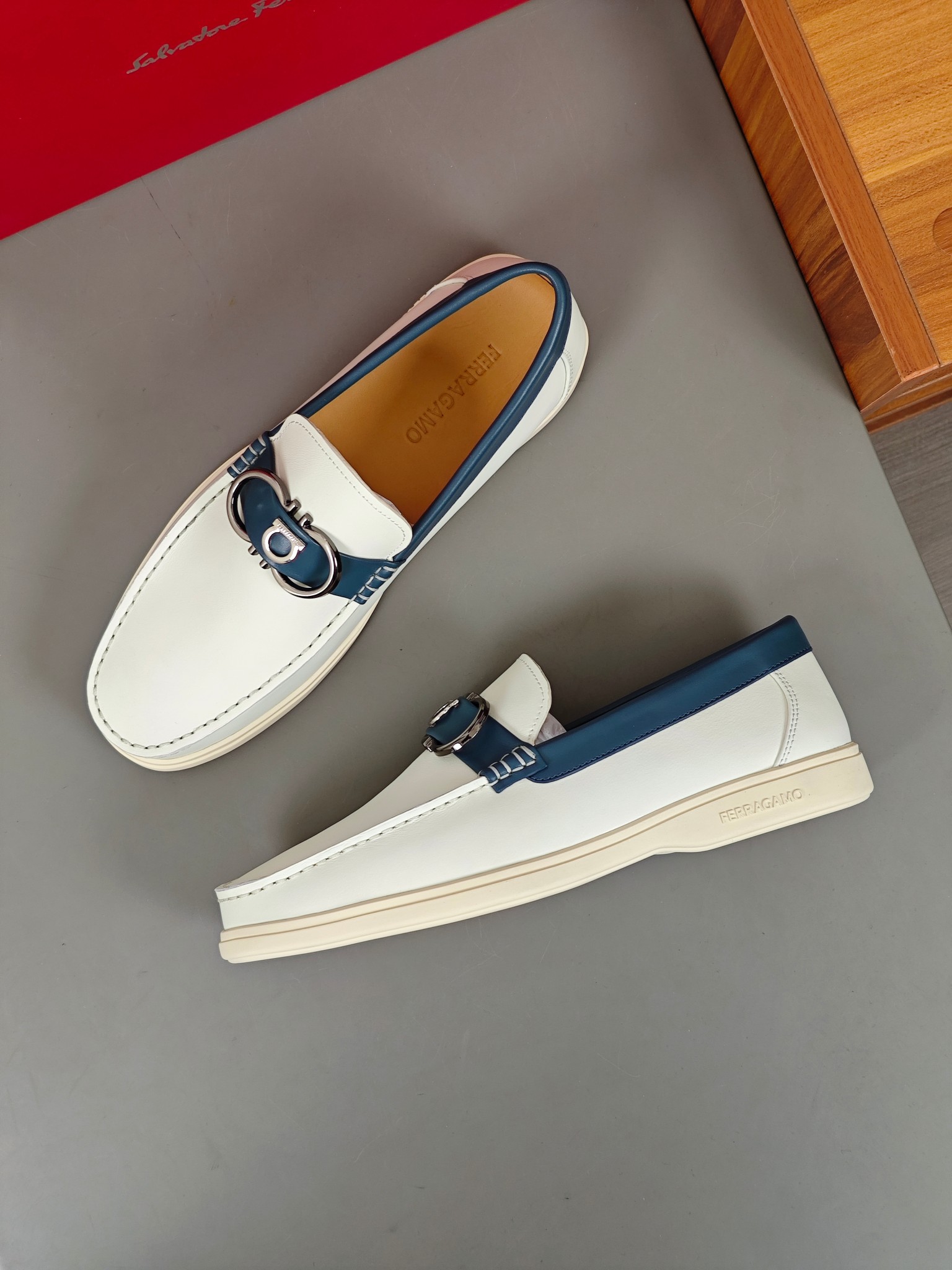 Punto explosivo nuevo en los estantes, zapatos de frijol de alta calidad para hombre Ferragamo de al