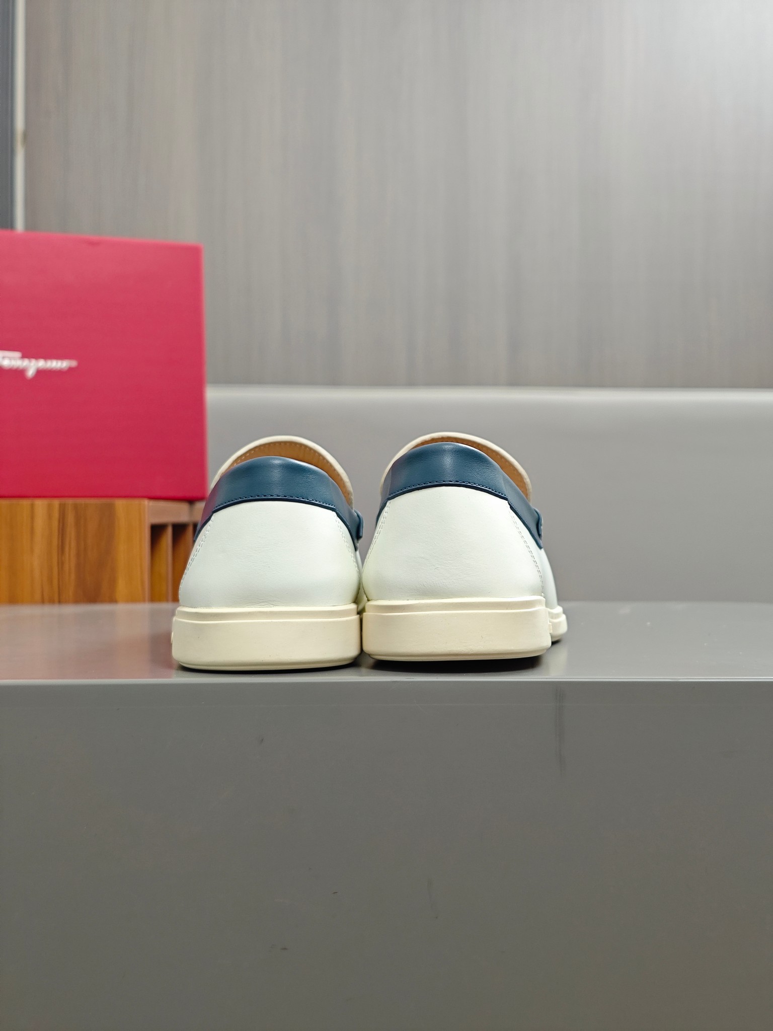 Punto explosivo nuevo en los estantes, zapatos de frijol de alta calidad para hombre Ferragamo de al