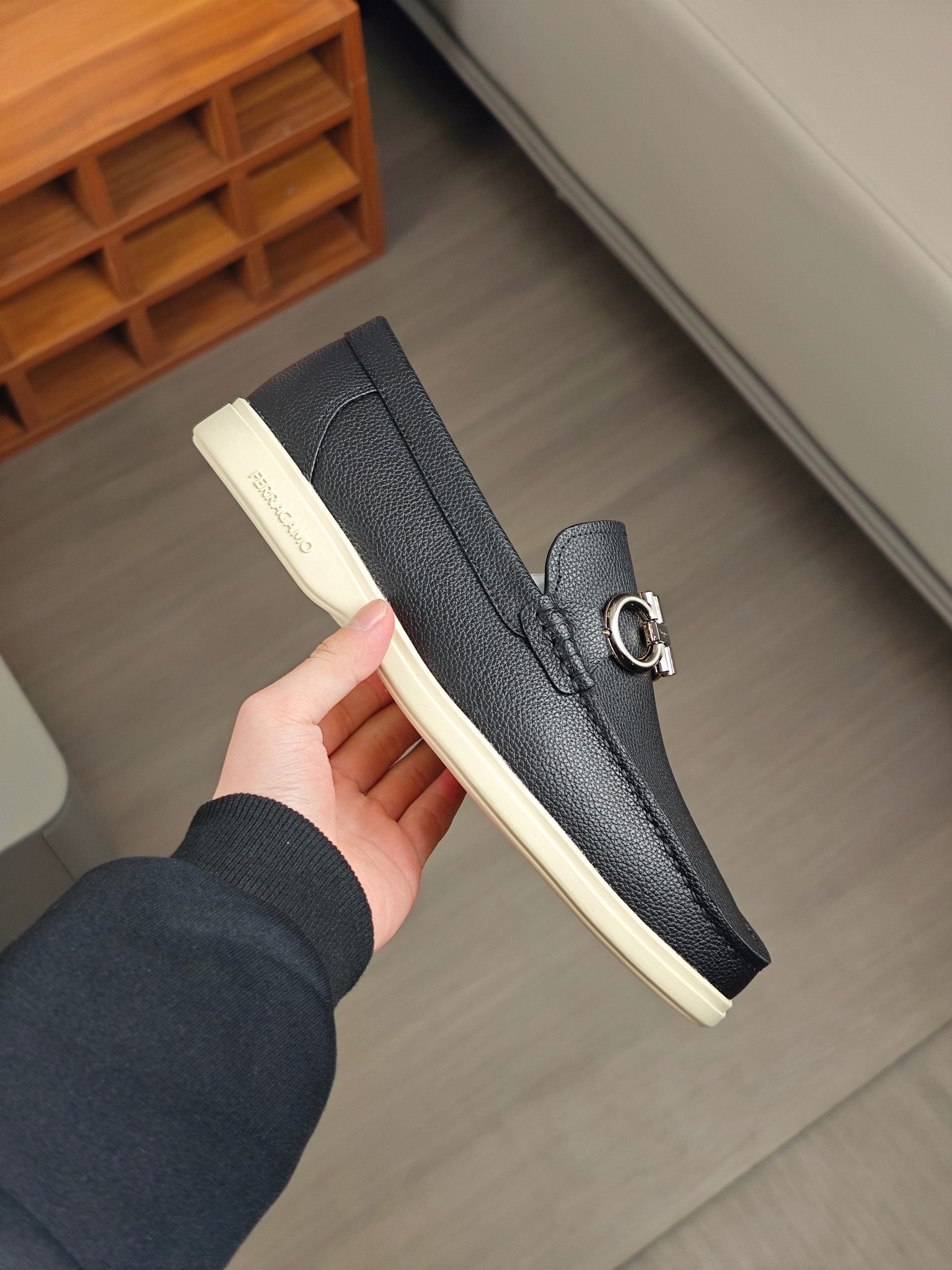 Punto explosivo nuevo en los estantes, zapatos de frijol de alta calidad para hombre Ferragamo de al