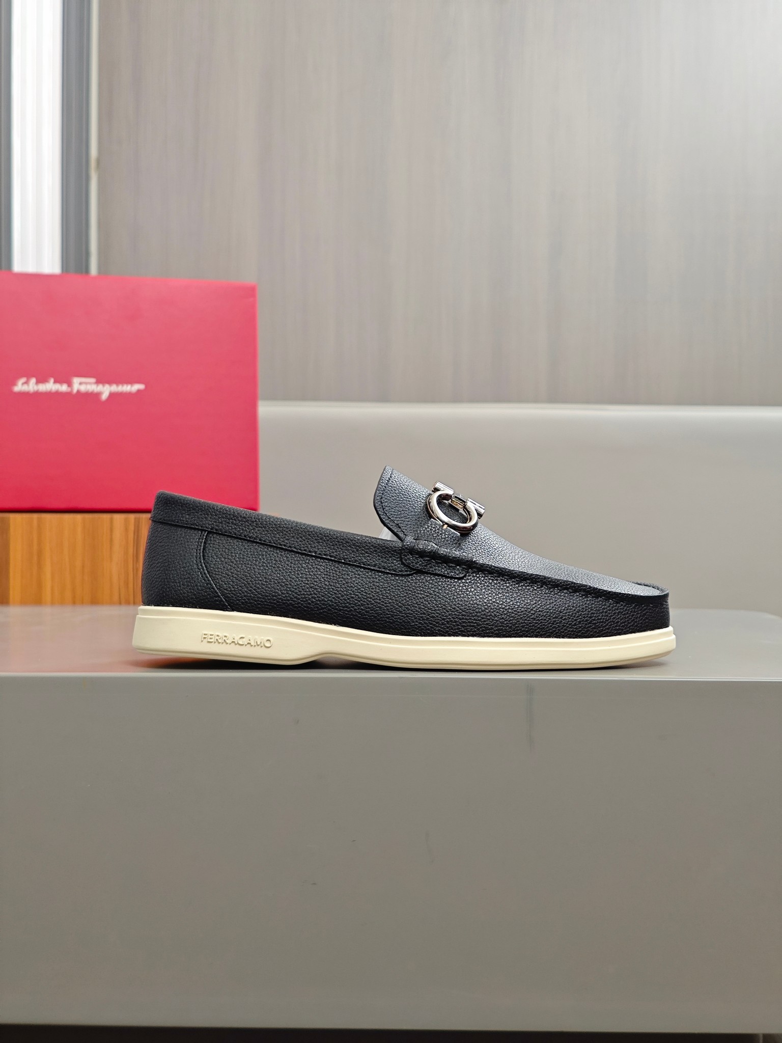 Punto explosivo nuevo en los estantes, zapatos de frijol de alta calidad para hombre Ferragamo de al
