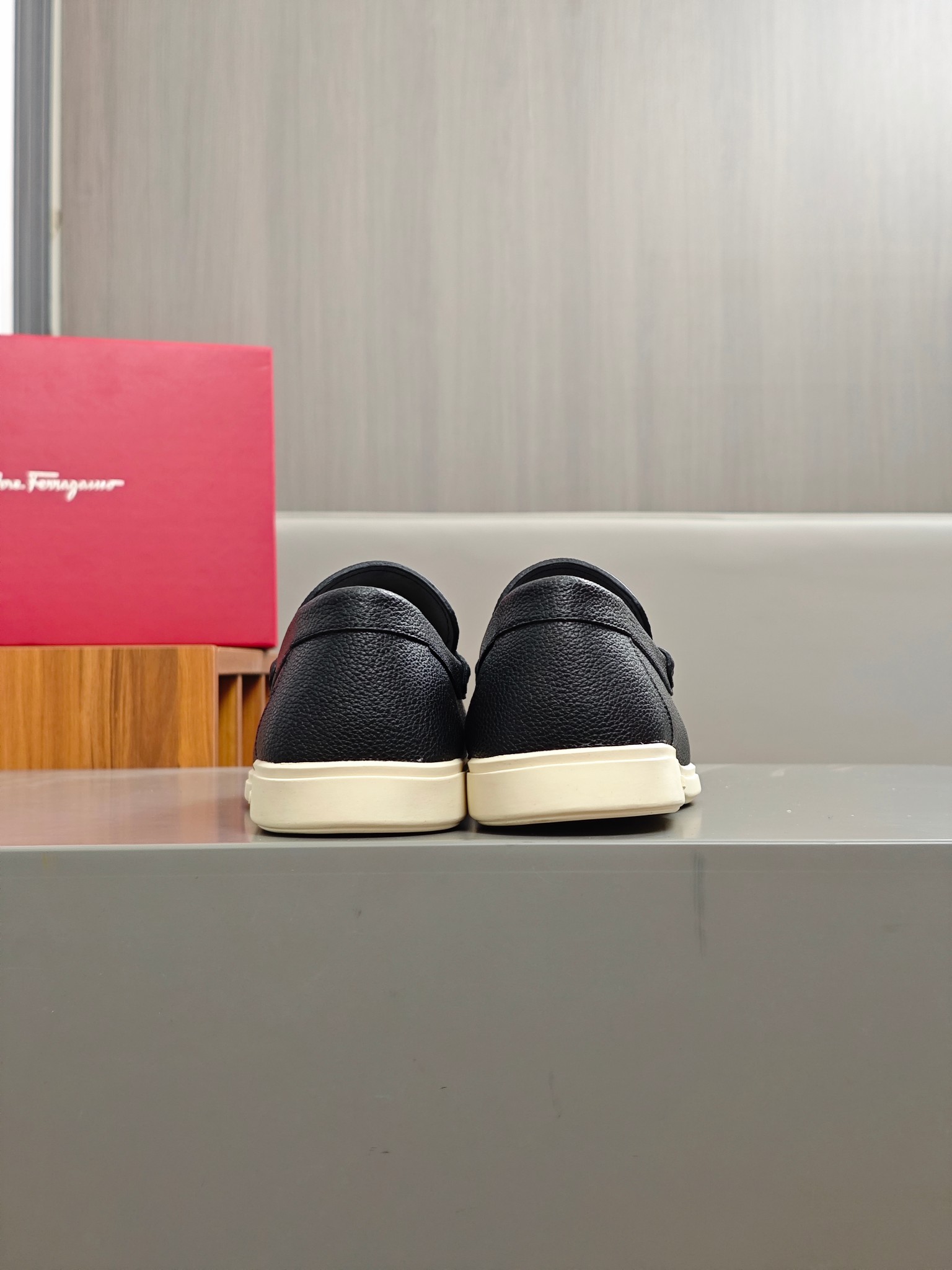 Punto explosivo nuevo en los estantes, zapatos de frijol de alta calidad para hombre Ferragamo de al