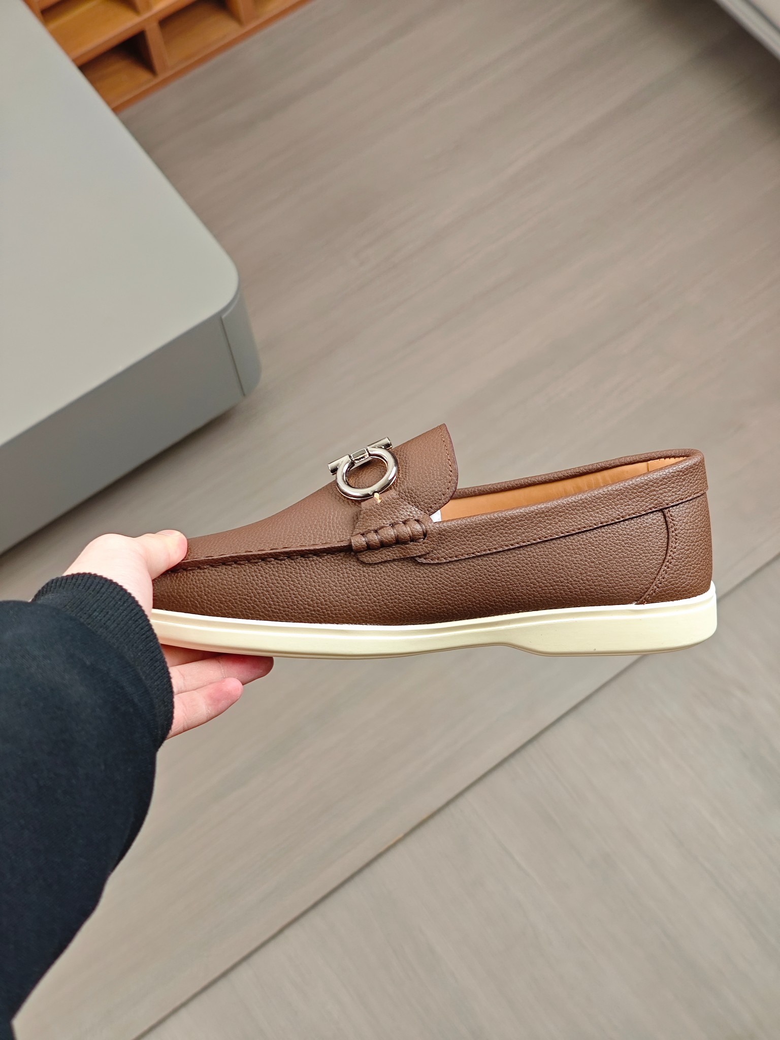 Punto explosivo nuevo en los estantes, zapatos de frijol de alta calidad para hombre Ferragamo de al